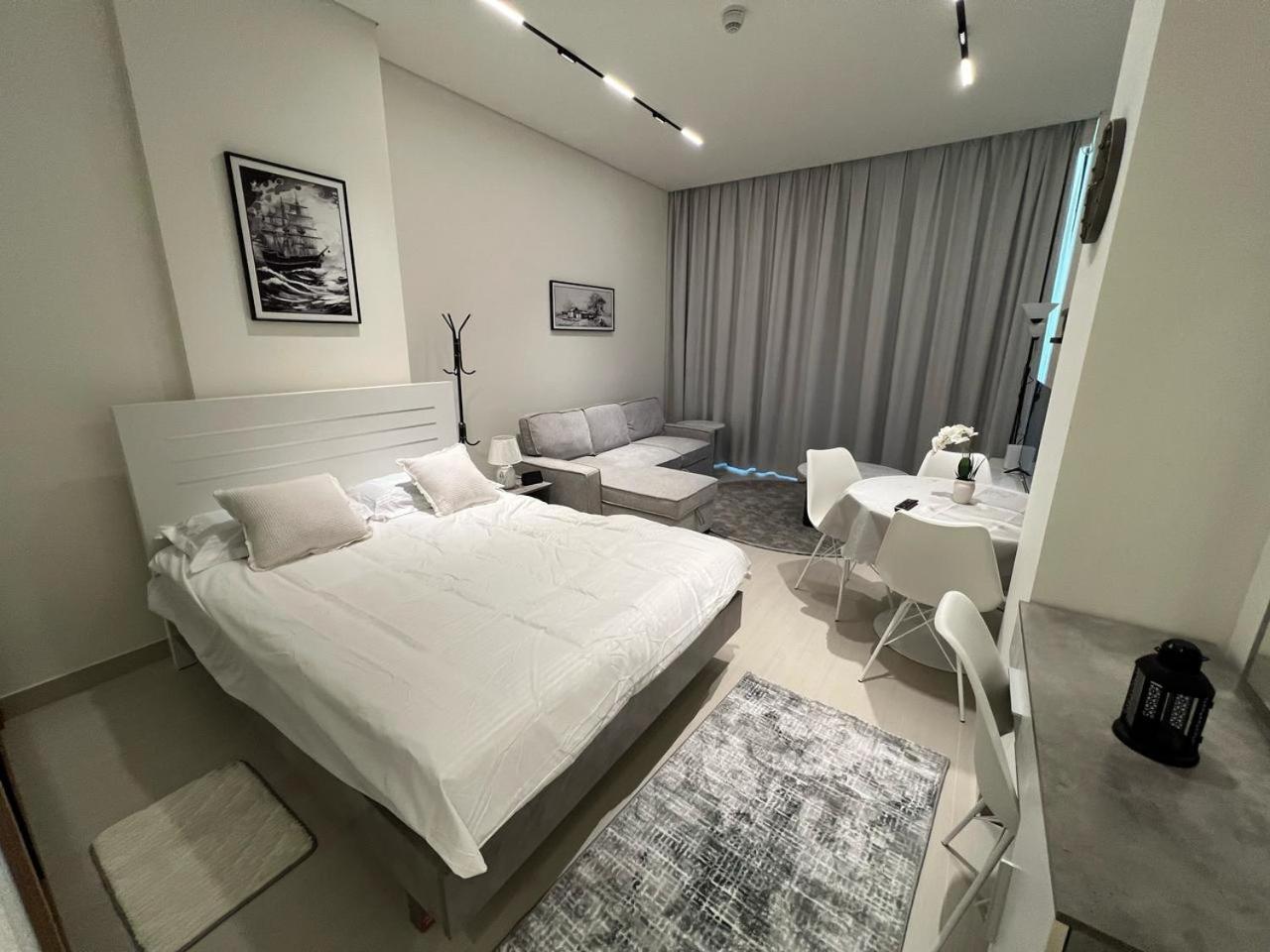 Luxury - Burj Khalifa View - Brand New * Dubai