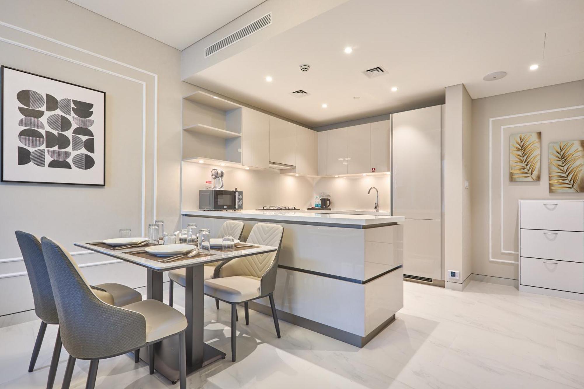 By Latinem Luxury 1br Cvg 3304 Near Burj Khalifa Dubai