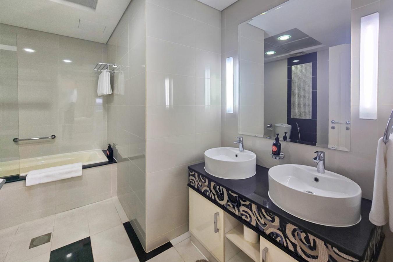 Easygo - Sophisticated 1br In Masion Mall Street With Sky View * Dubai