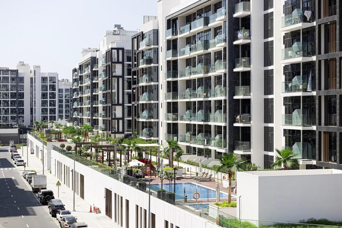 Livin Holidays - - Azizi Riviera Dubai