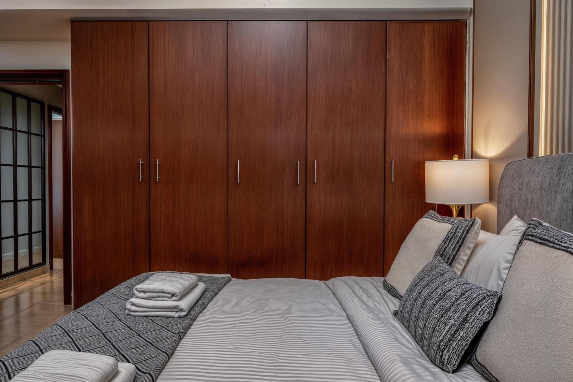Luxury Eye View Living - Access I Marina Walk * Dubai