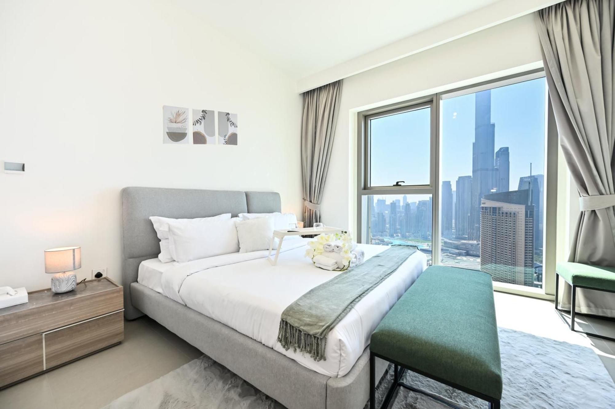 Apartment Burj Khalifa View, Luxury Two-bedroom Residence, Playstation 5, Swimming Pool And Fitness Center Dubai