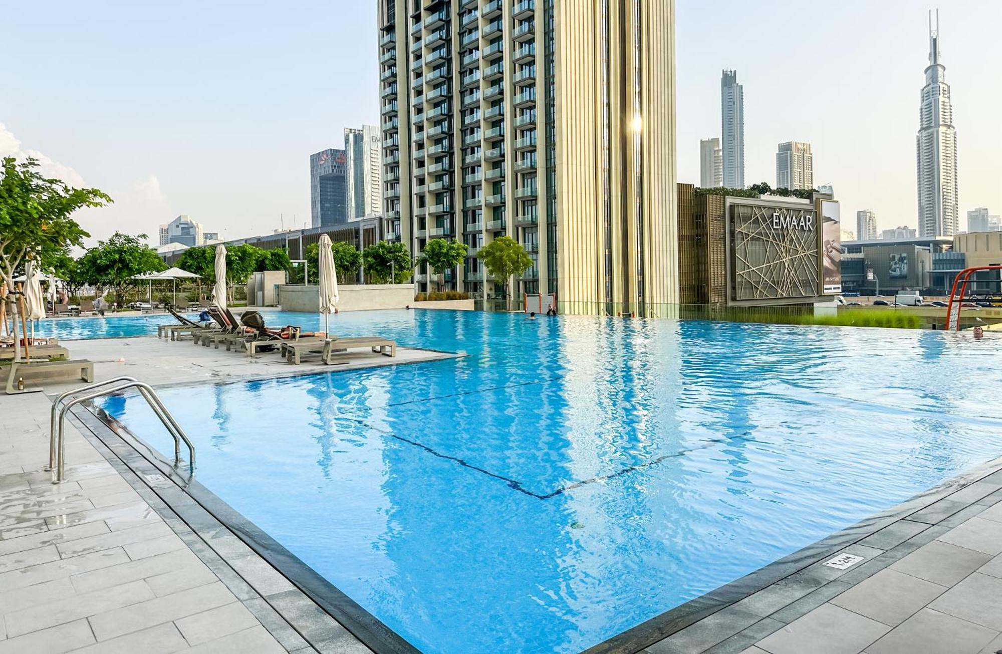 Burj Khalifa View, Luxury Two-bedroom Residence, Playstation 5, Swimming Pool And Fitness Center *
