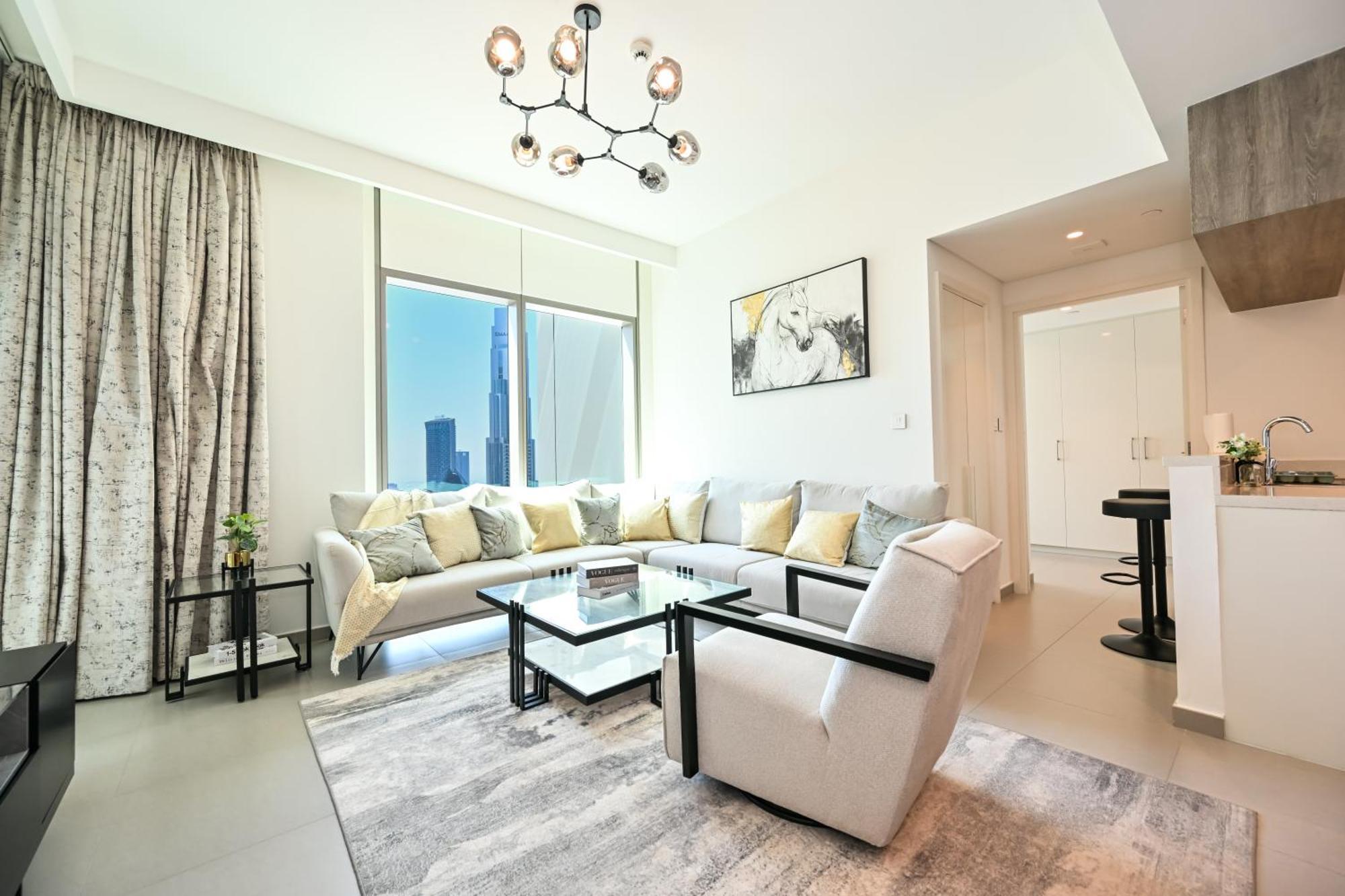 Burj Khalifa View, Luxury Two-bedroom Residence, Playstation 5, Swimming Pool And Fitness Center Apartment Dubai