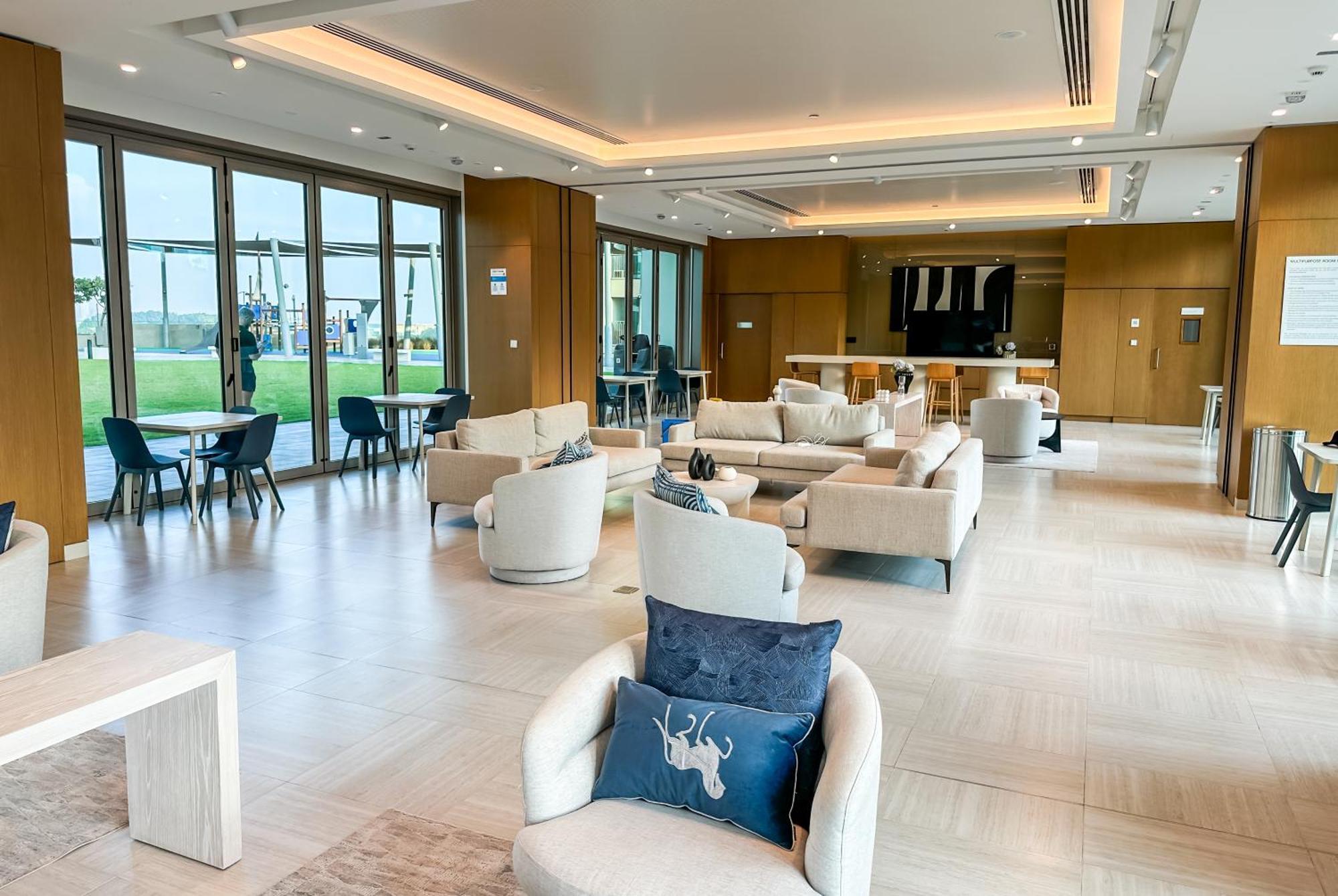 Burj Khalifa View, Luxury Two-bedroom Residence, Playstation 5, Swimming Pool And Fitness Center Dubai