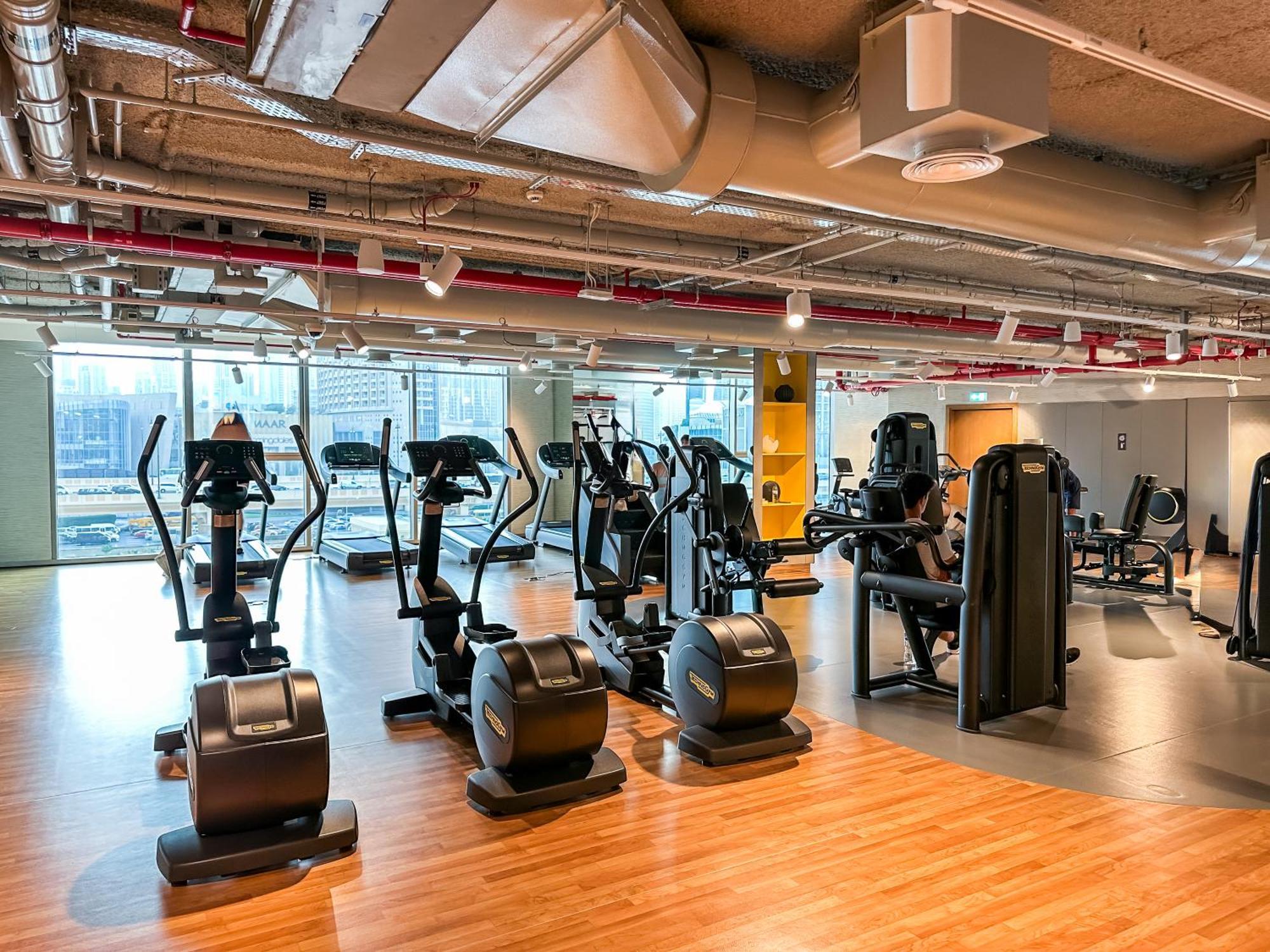 Burj Khalifa View, Luxury Two-bedroom Residence, Playstation 5, Swimming Pool And Fitness Center Apartment Dubai