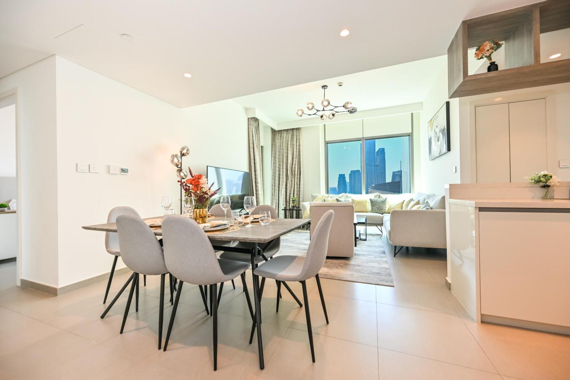 Burj Khalifa View, Luxury Two-bedroom Residence, Playstation 5, Swimming Pool And Fitness Center * Dubai