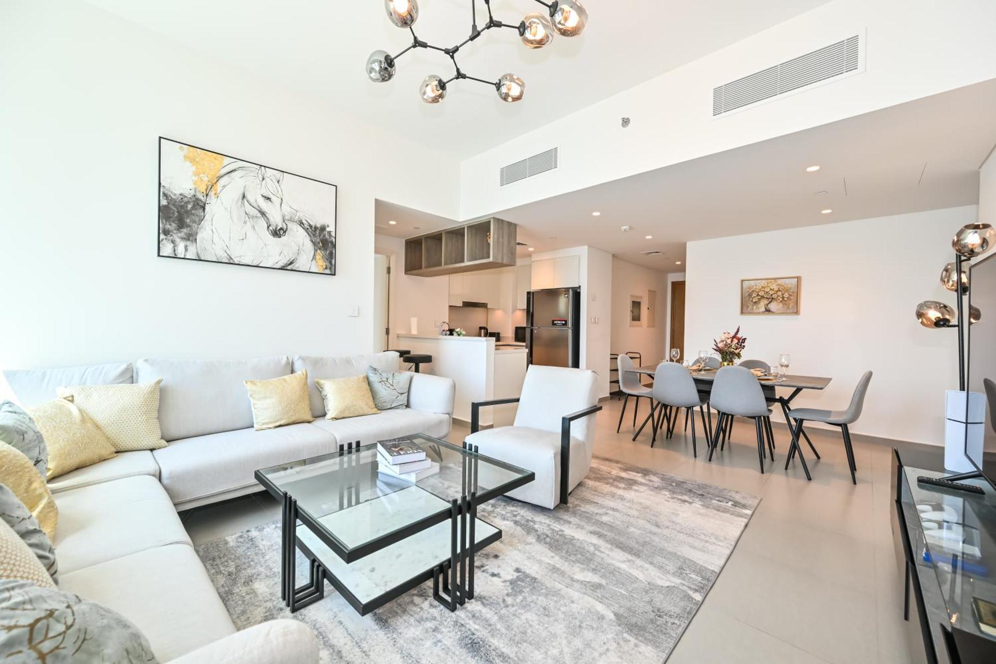 Burj Khalifa View, Luxury Two-bedroom Residence, Playstation 5, Swimming Pool And Fitness Center * Dubai