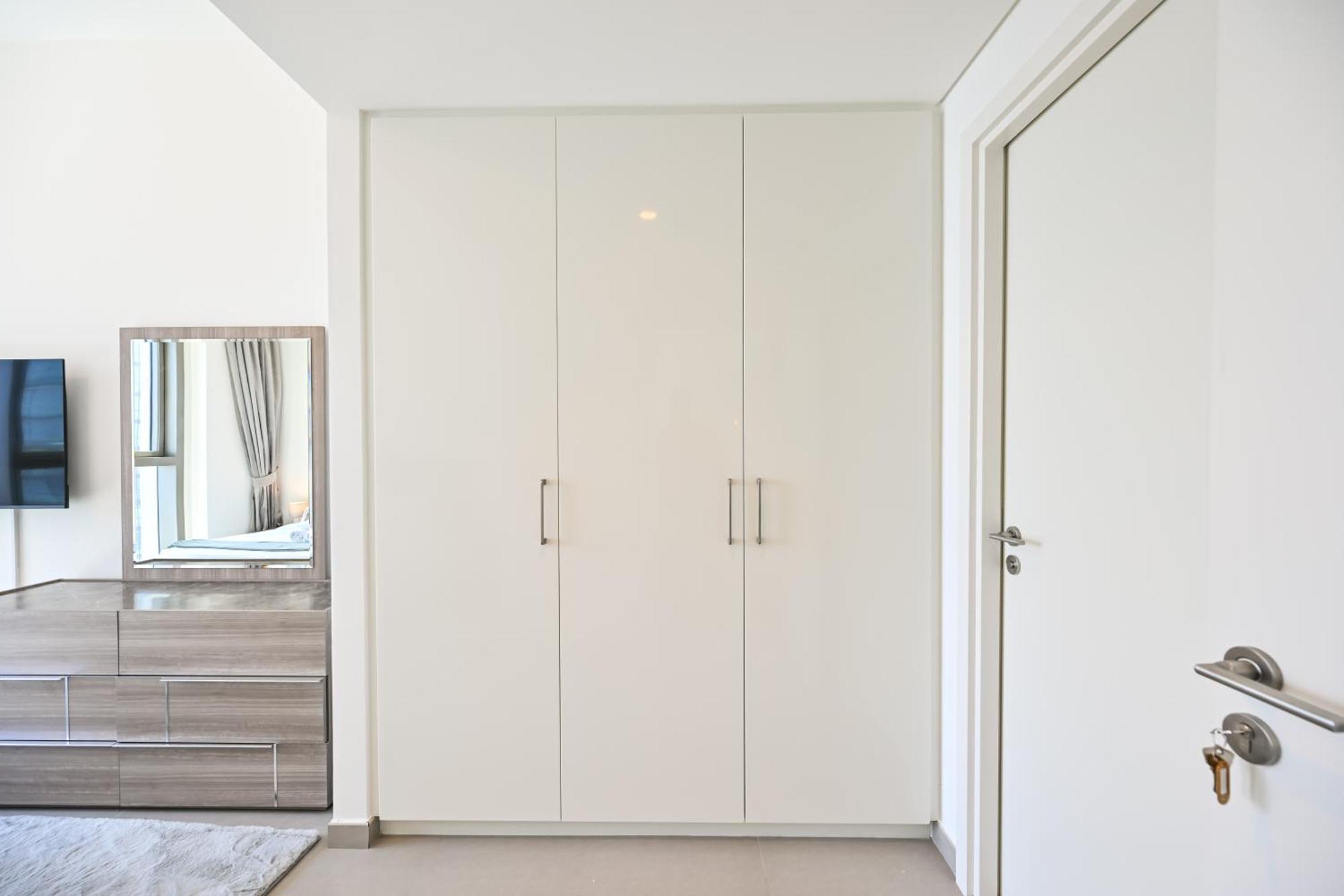 Apartment Burj Khalifa View, Luxury Two-bedroom Residence, Playstation 5, Swimming Pool And Fitness Center *