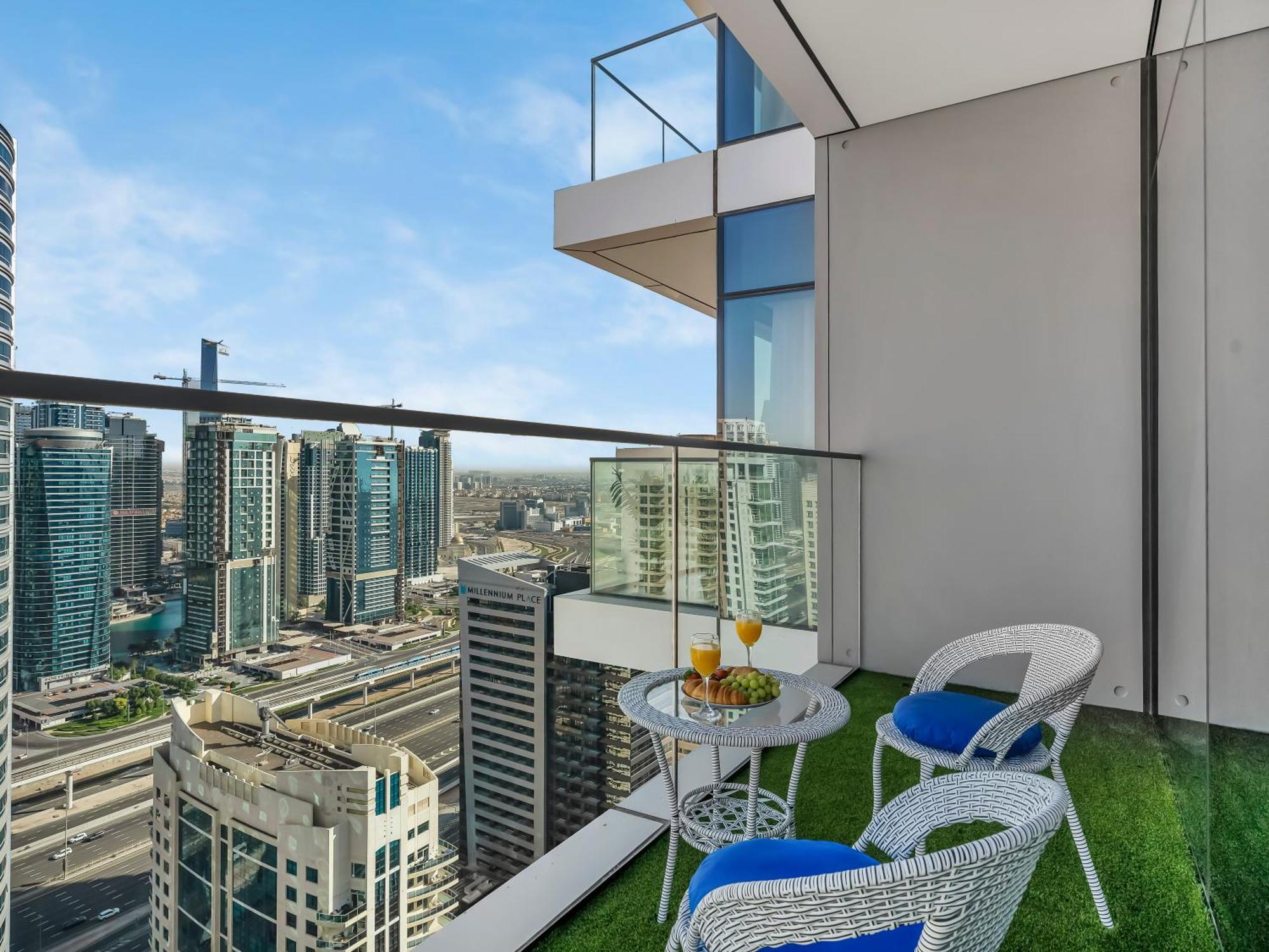 Vida & Yacht Club -new 2 Bhk -sea, Ain & Marina View Apartment *