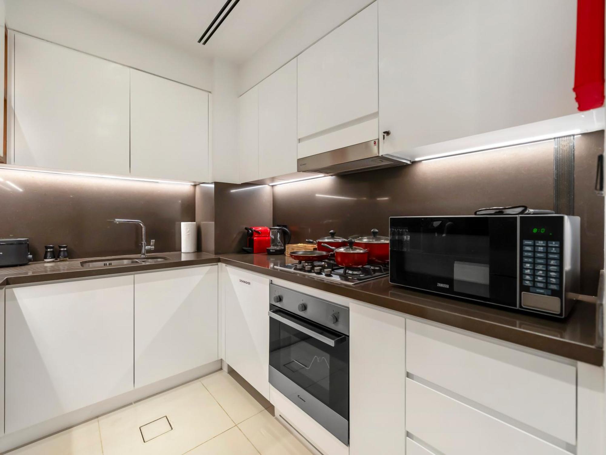 Vida & Yacht Club -new 2 Bhk -sea, Ain & Marina View Apartment *