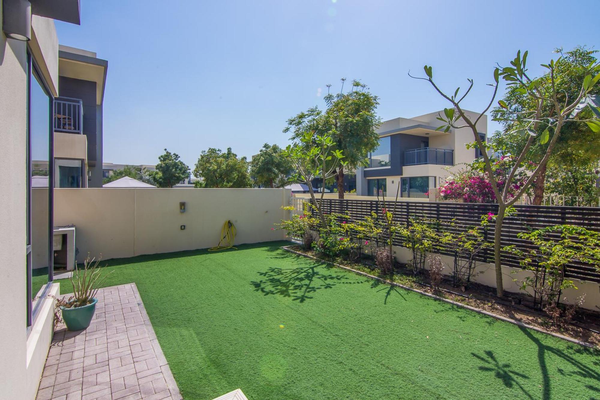 Elegant 4 Bedrooms Maid In The Heart Of Hills