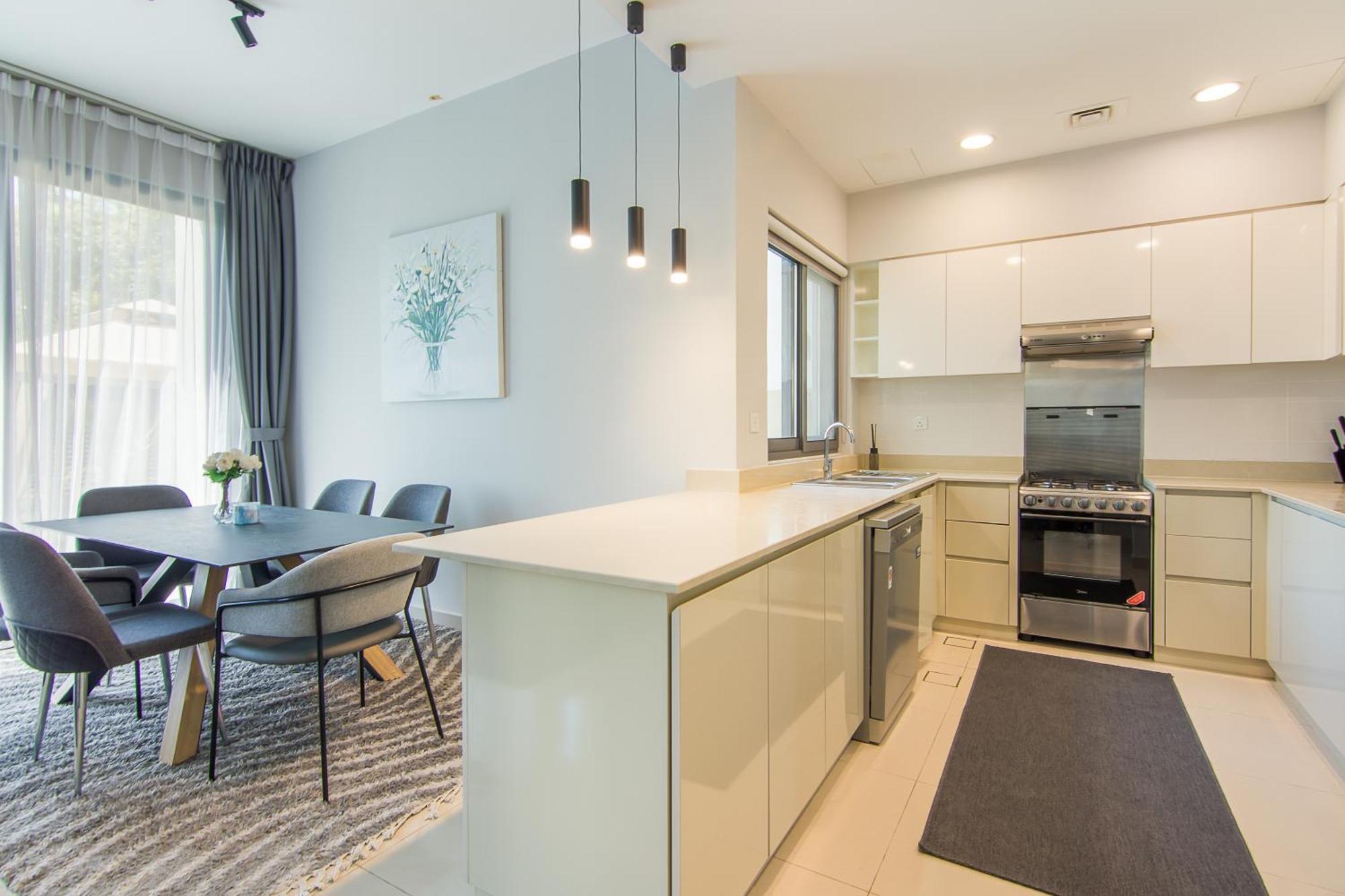 Elegant 4 Bedrooms Maid In The Heart Of Hills * Dubai