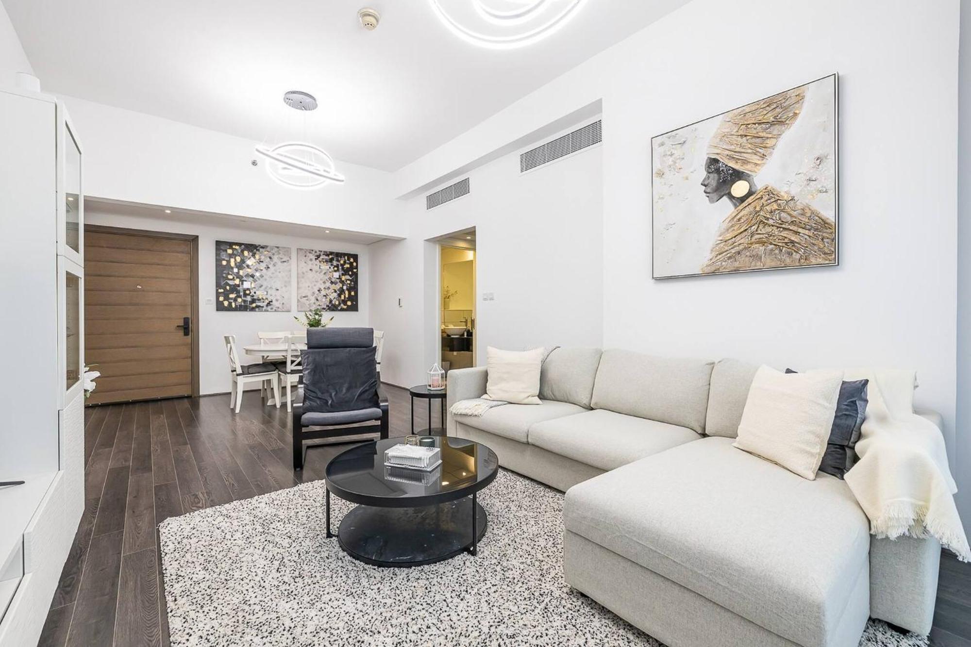 Unique Cosy &spacious 2br In Al Sufouh Apartment *
