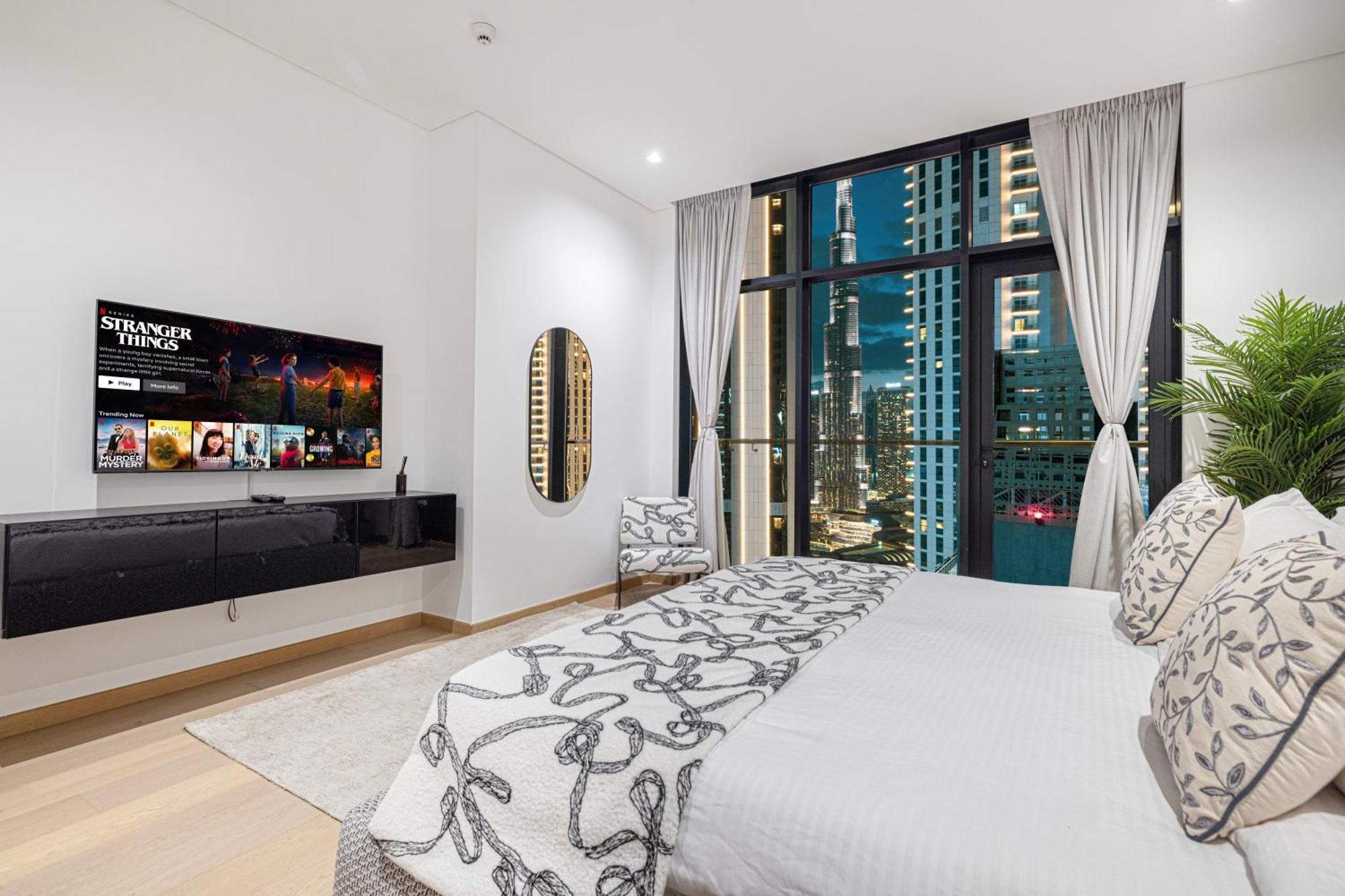 Luxe 6br Penthouse With Burj View & Private Cinema Dubai