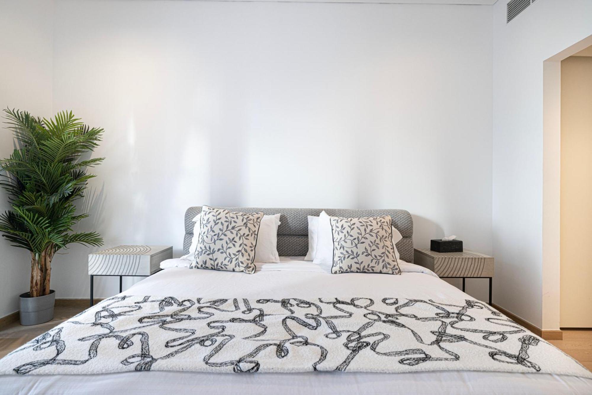 Luxe 6br Penthouse With Burj View & Private Cinema Apartment *