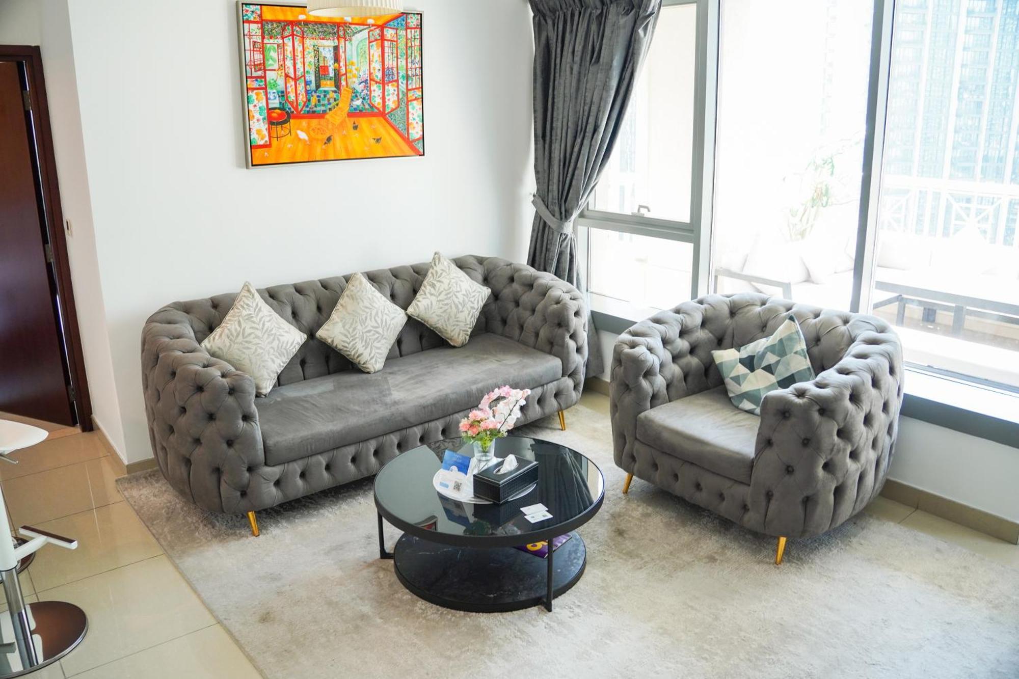 Vserve - 1 Bedroom Spacious Majestic Burj Khalifa View Apartment