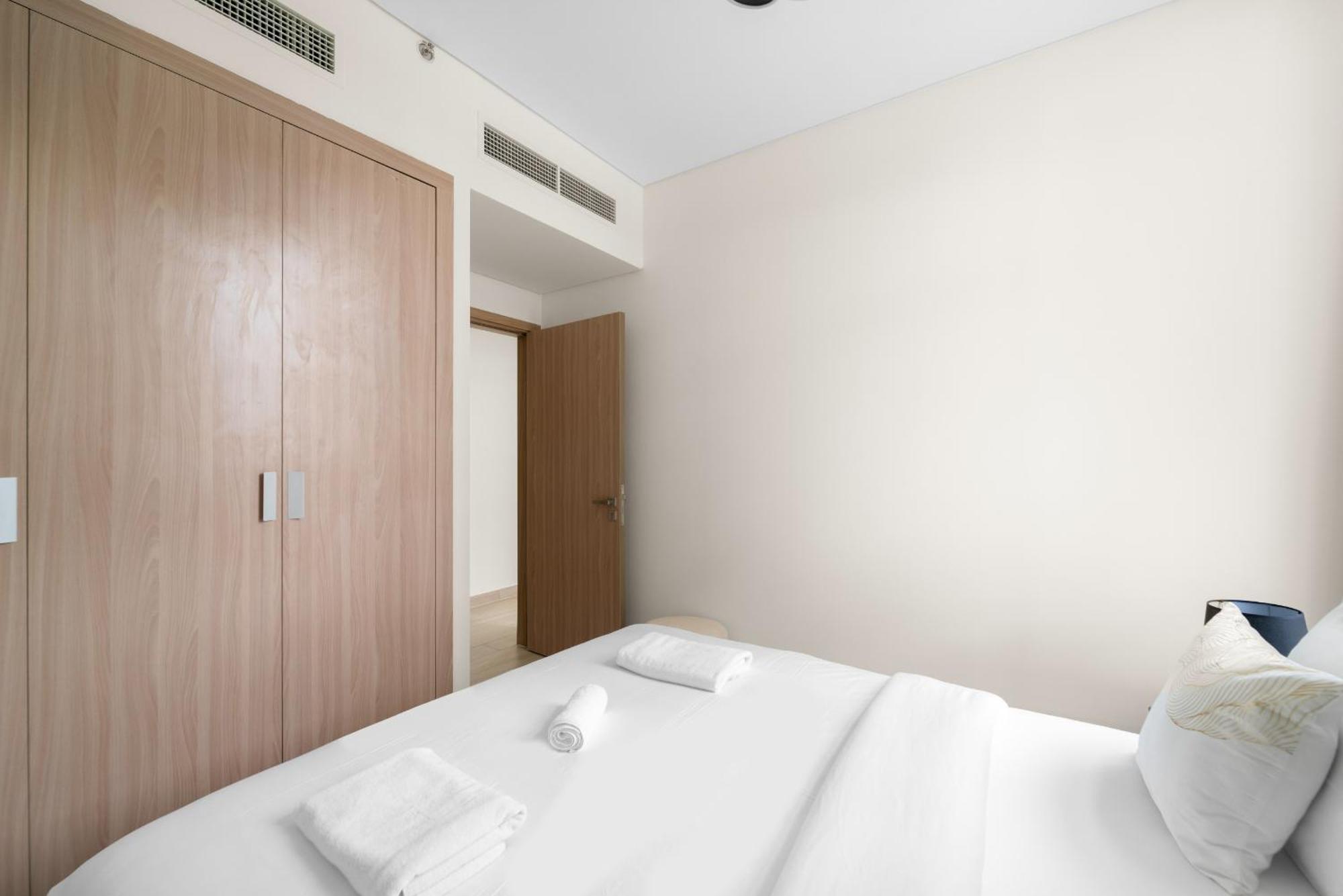 Vayk - Modern 3 Bd With A Spacious Terrace Apartment *