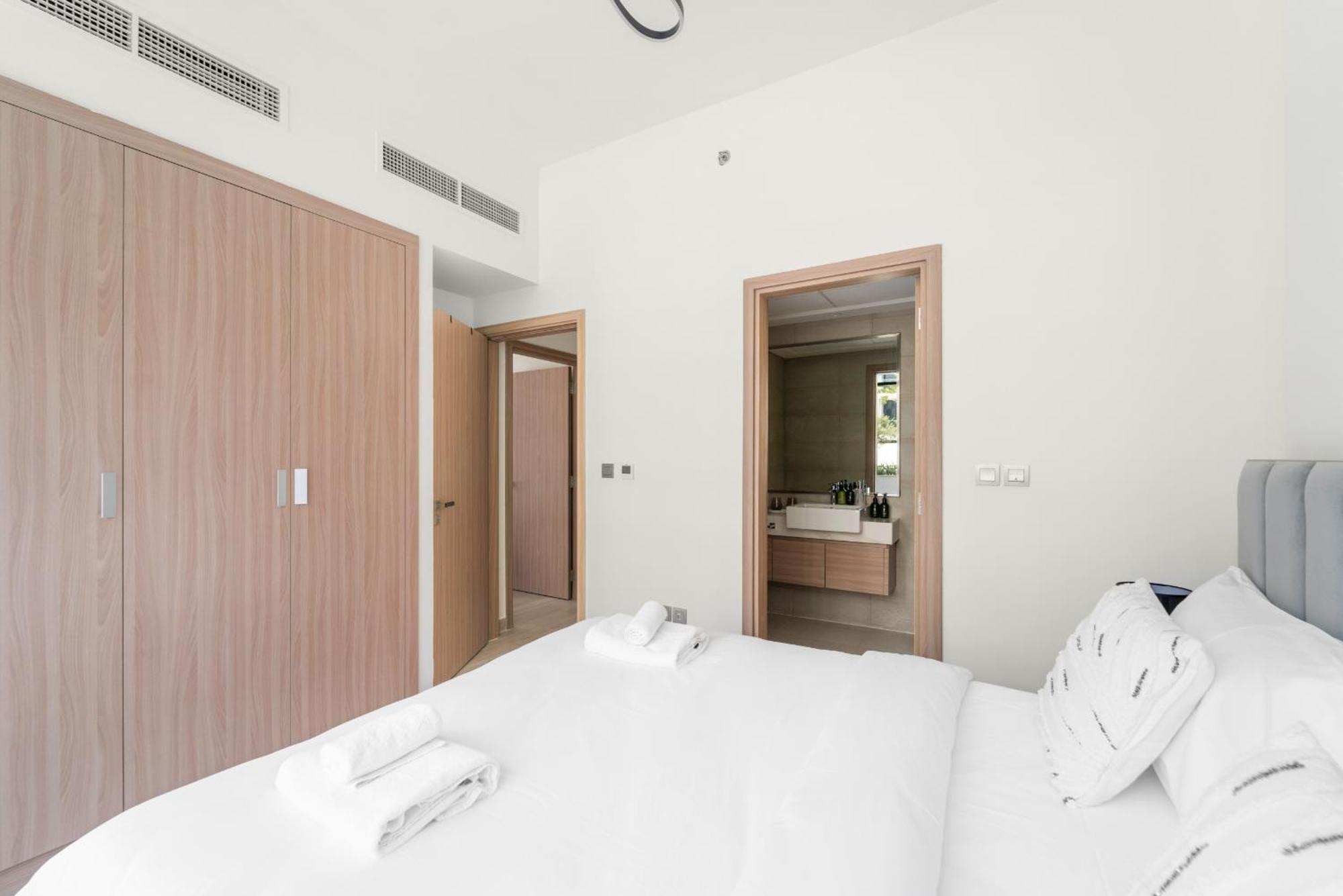 Vayk - Modern 3 Bd With A Spacious Terrace Apartment *