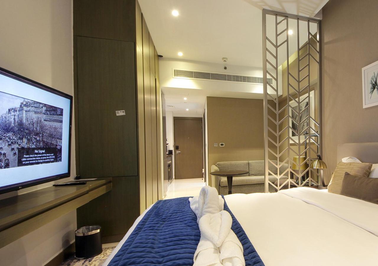 Luxury Damac W Canal View Near Burj Khalifa Apartment *