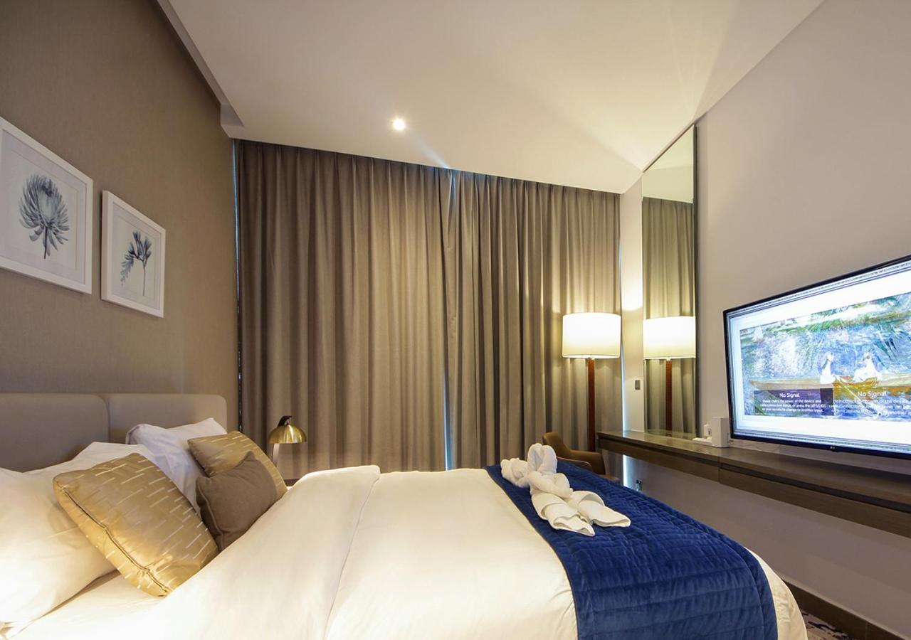 Luxury Damac W Canal View Near Burj Khalifa Dubai