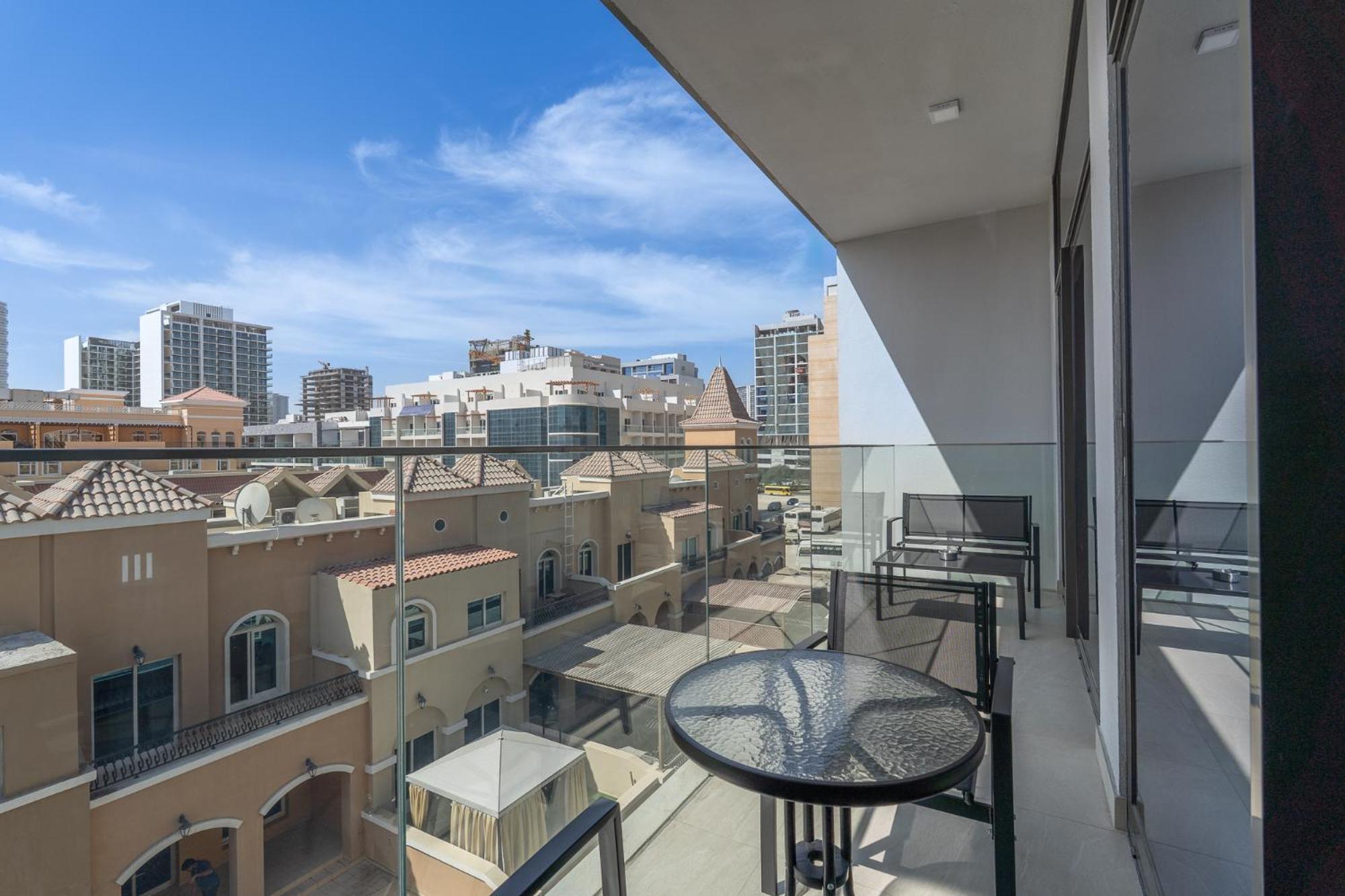 Luxury Jvc Modern 1bhk Pool & Gym Access Apartment Dubai