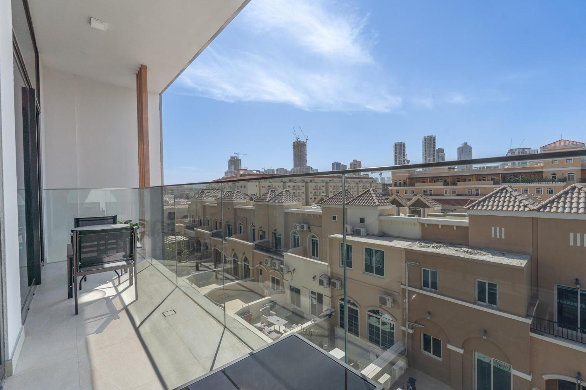 Apartment Luxury Jvc Modern 1bhk Pool & Gym Access Dubai
