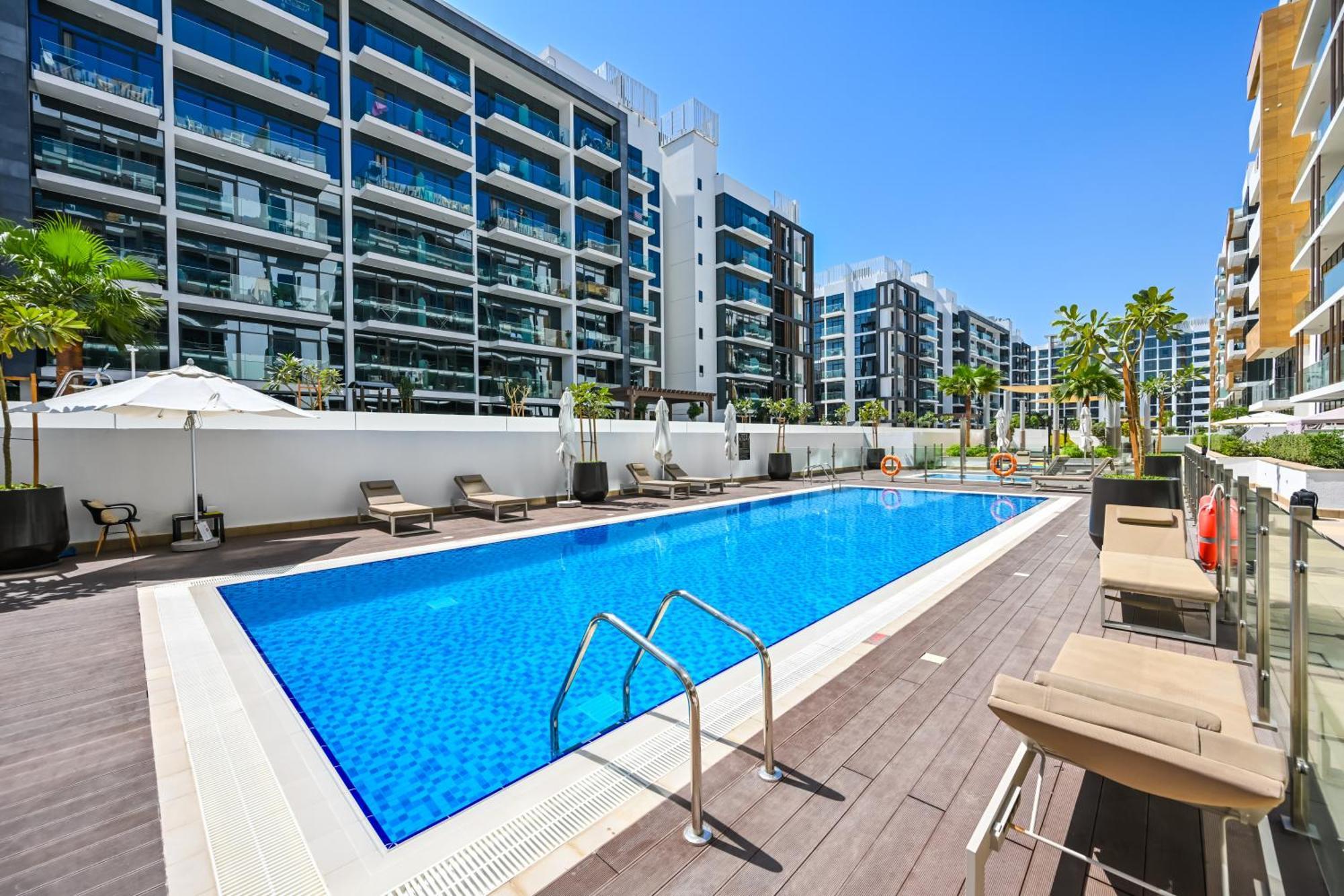 Discover A Cozy Luxury With A Refreshing Pool, Just A 10-minute Journey From The City's Heart Dubai