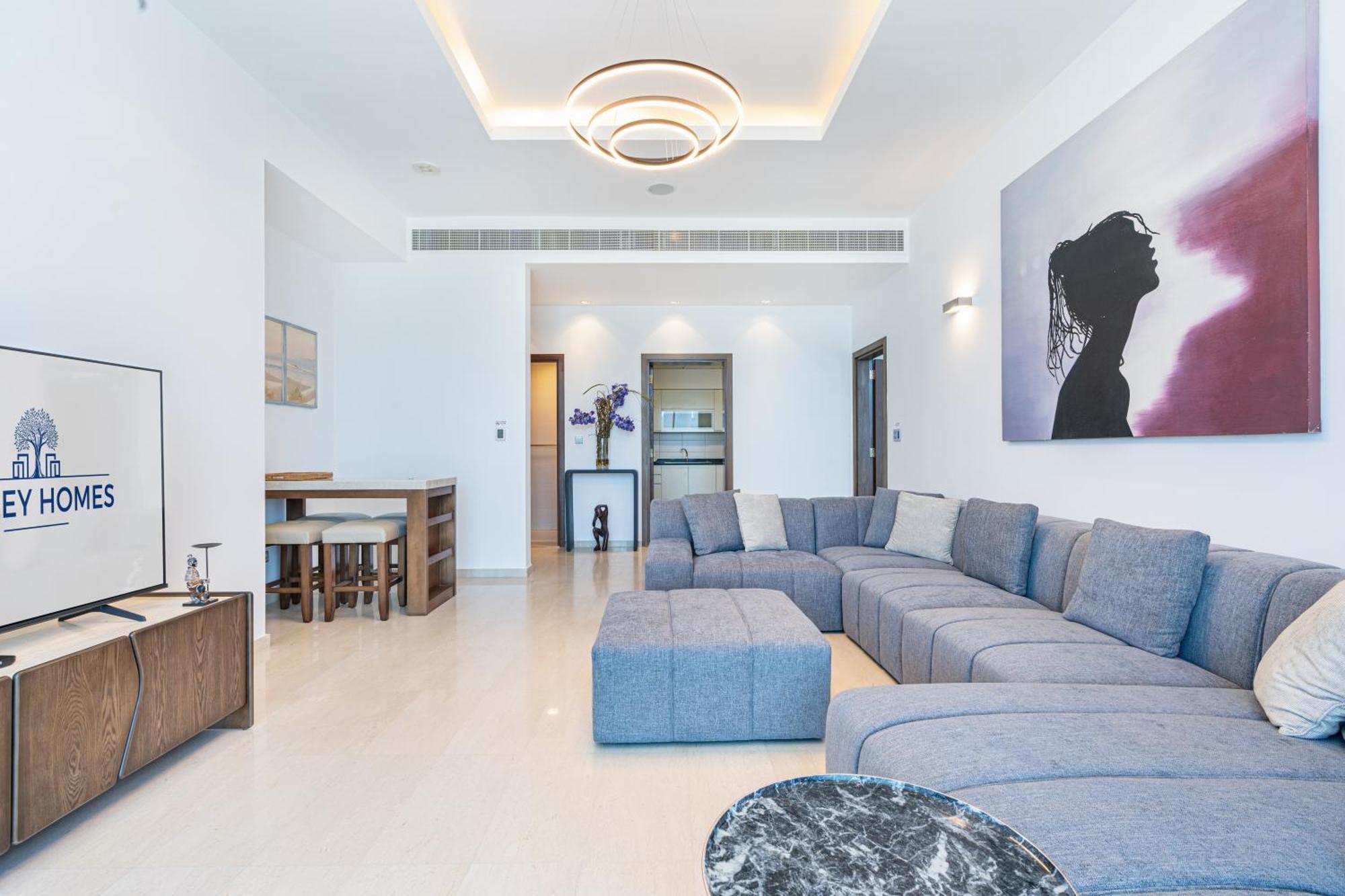 Palm Next To Nakheel Mall With Private Apartment *