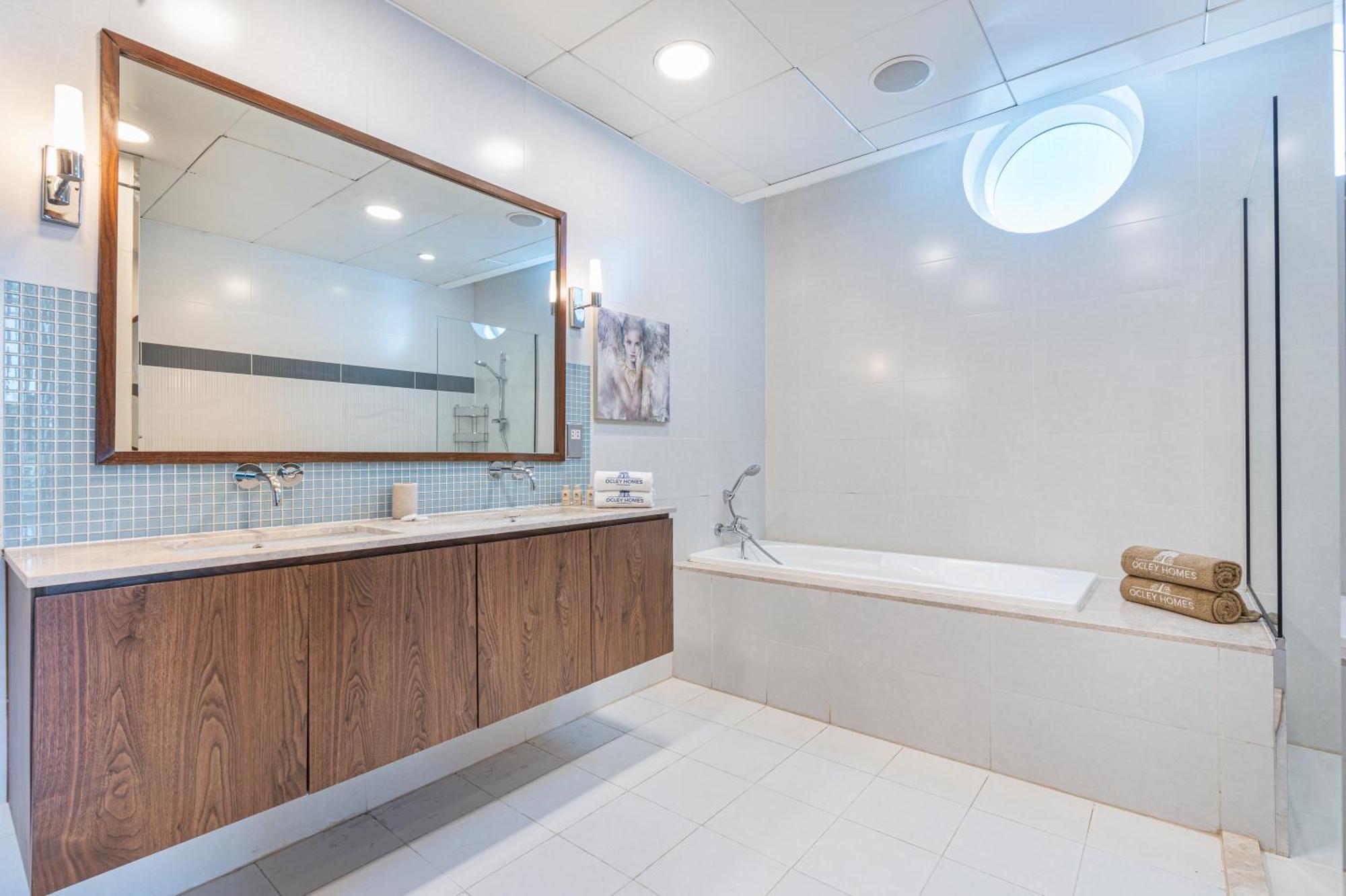 Palm Next To Nakheel Mall With Private Apartment *