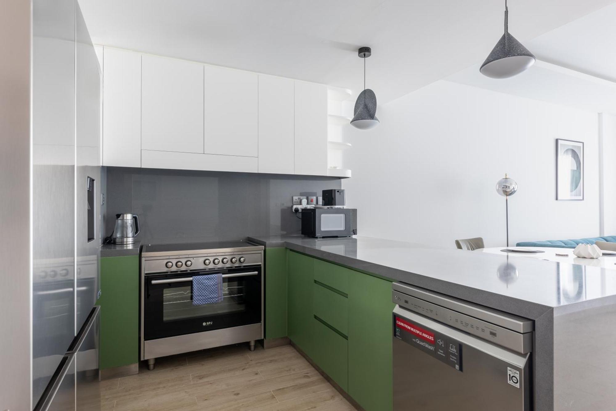 1bd Park 1, Walk,7 Min Walk To Metro