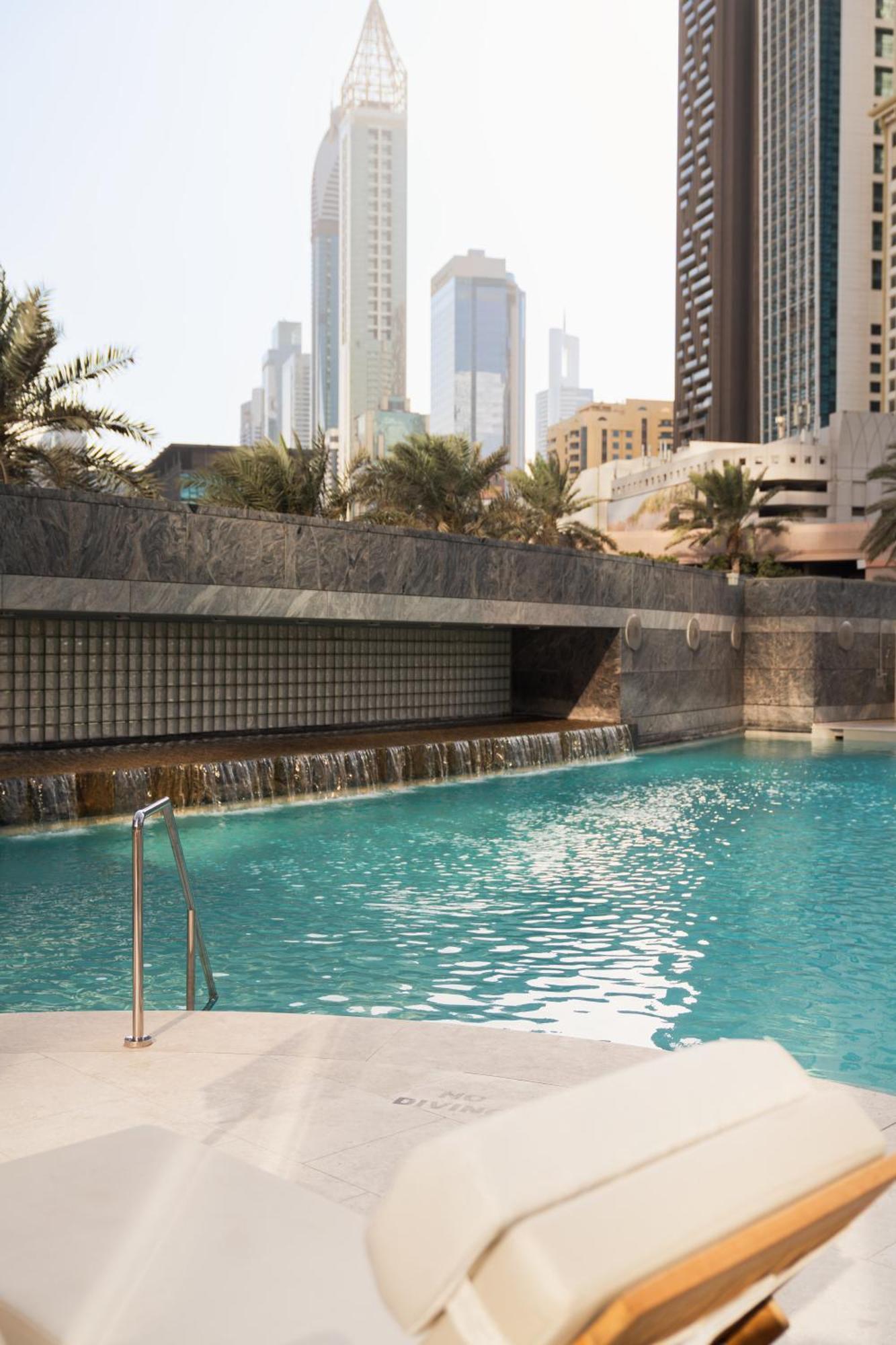 Jumeirah Emirates Towers 5*