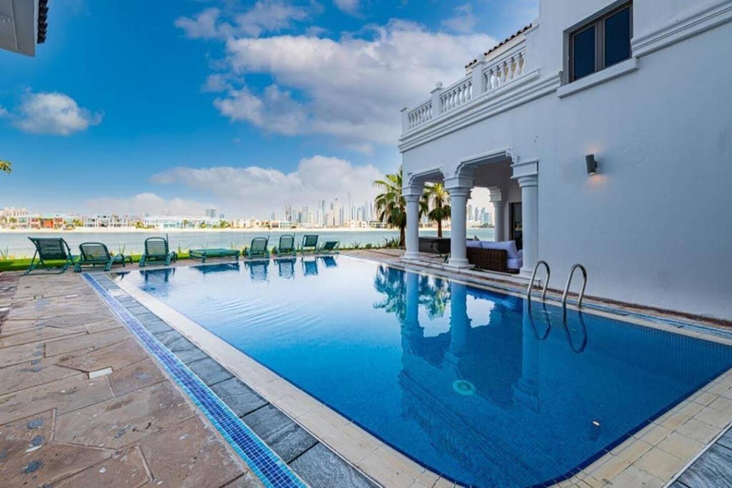 Contemporary Spanish Style Beachfront In Palm Jumeirah Villa Dubai