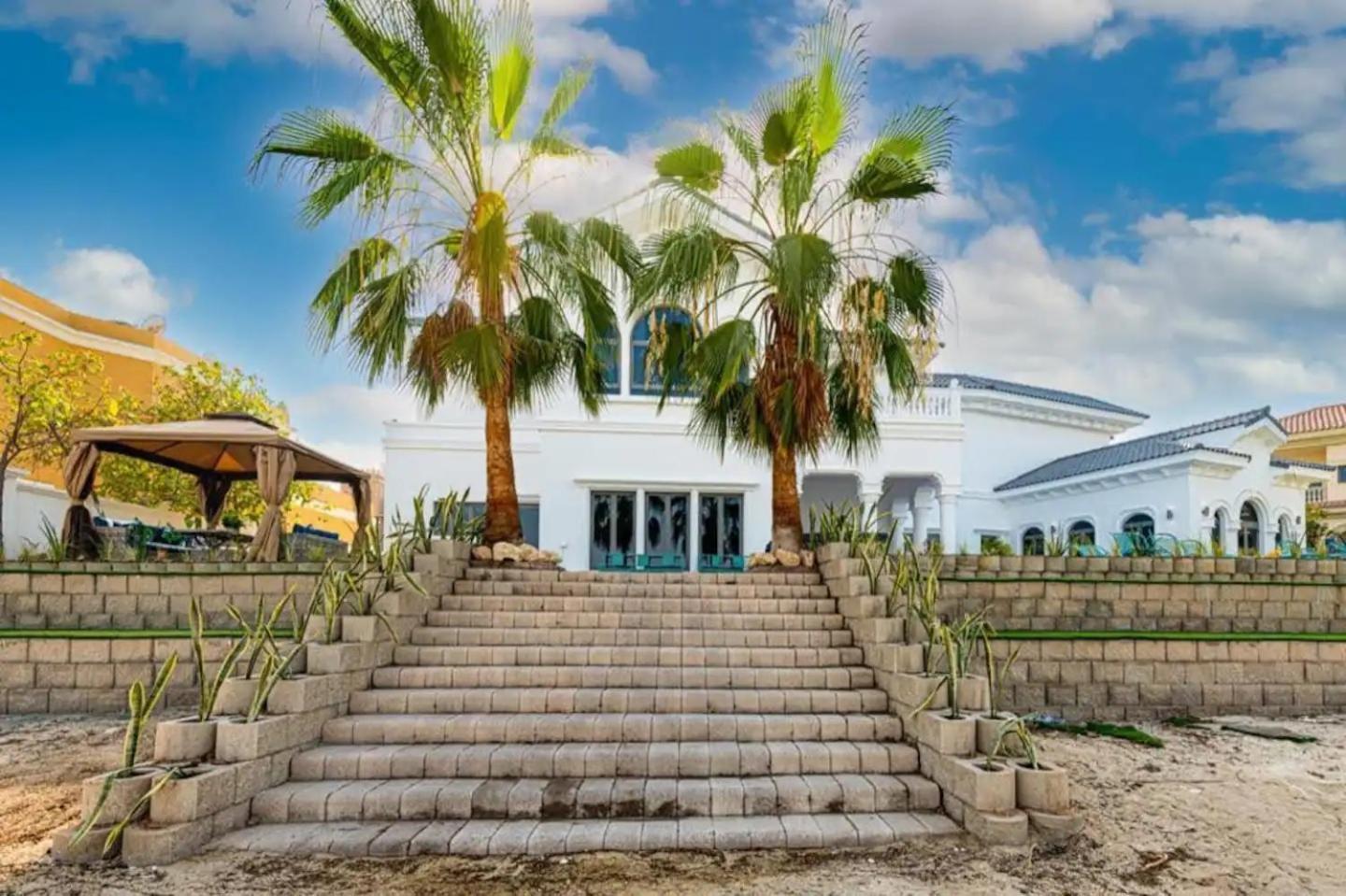 Villa Contemporary Spanish Style Beachfront In Palm Jumeirah *
