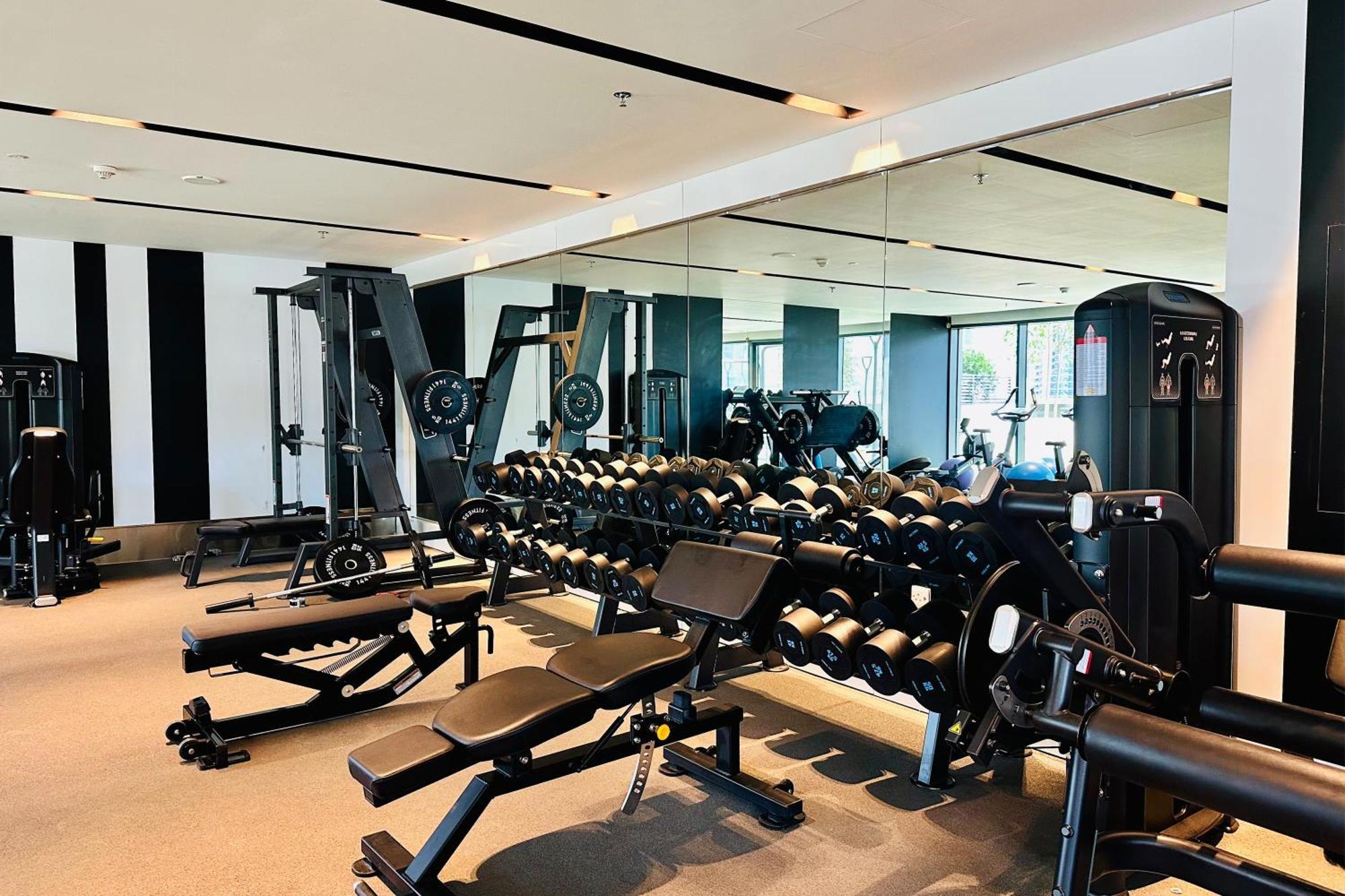 Vserve High Floor Bliss In Dubai's Iconic Skyline *