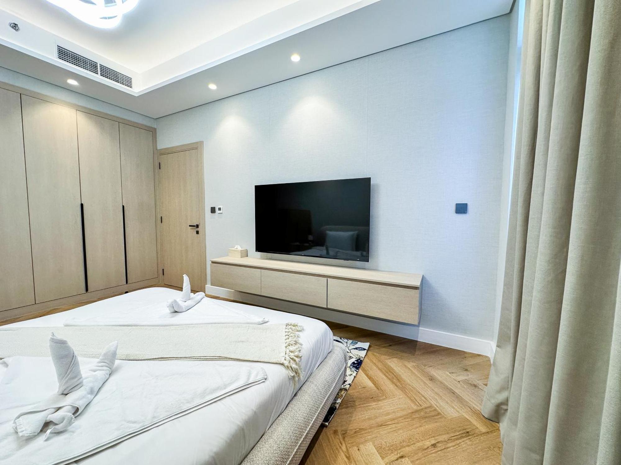 Vserve High Floor Bliss In Dubai's Iconic Skyline Apartment