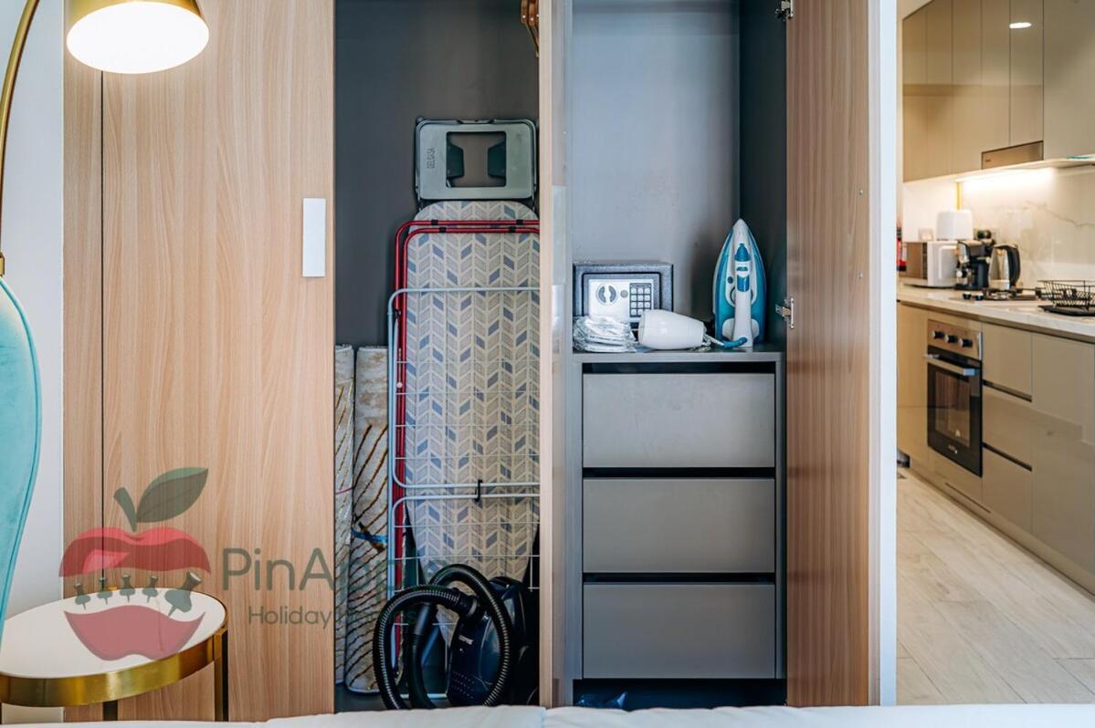 Stylish In Azizi 42 Apartment *