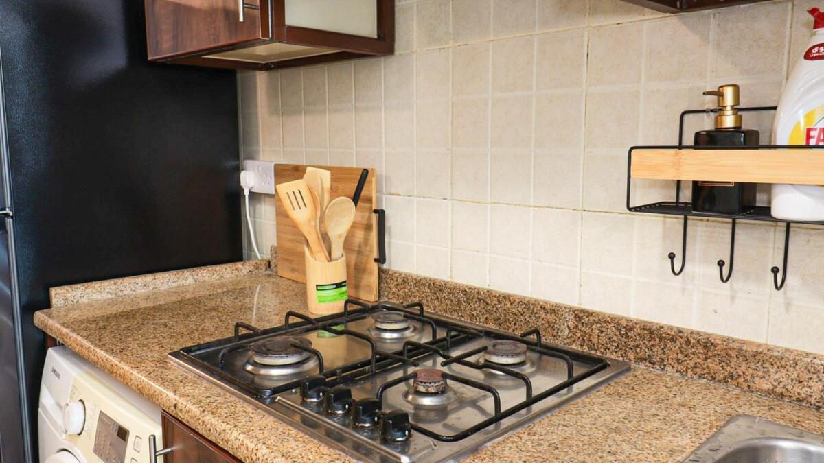 Elegant Near Burj Khalifa Pool And Gym Apartment