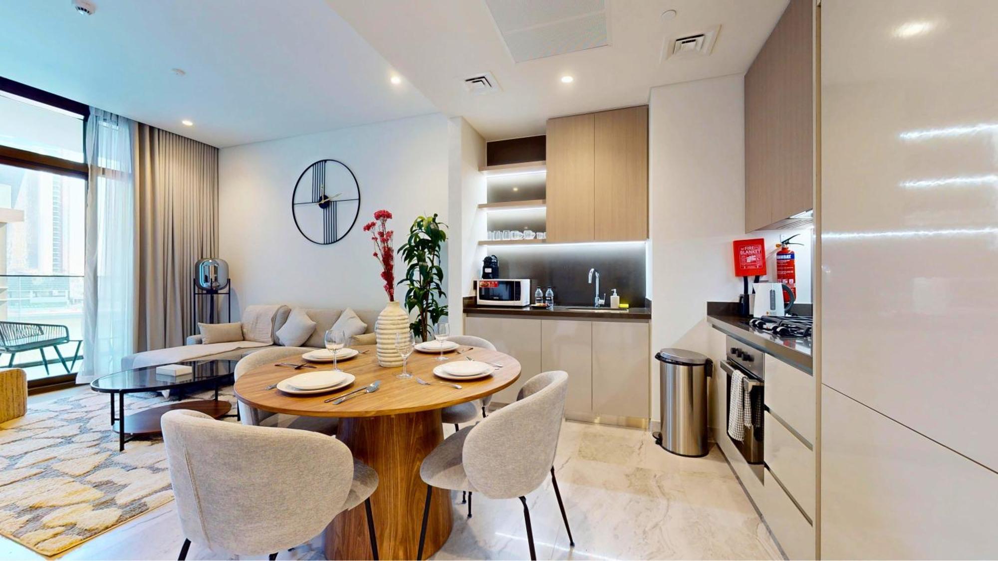Designer Interiors - Canal View 1br In Business Bay Apartment