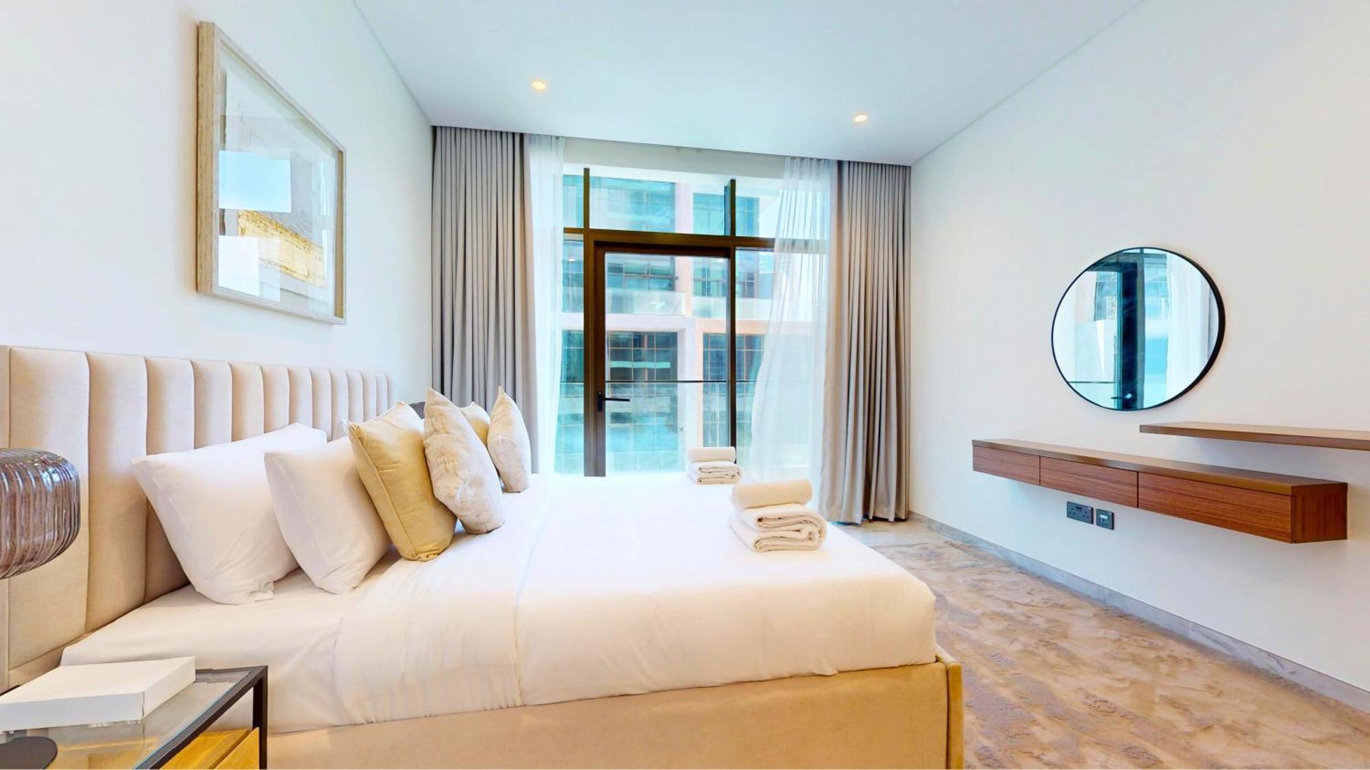 Designer Interiors - Canal View 1br In Business Bay Dubai