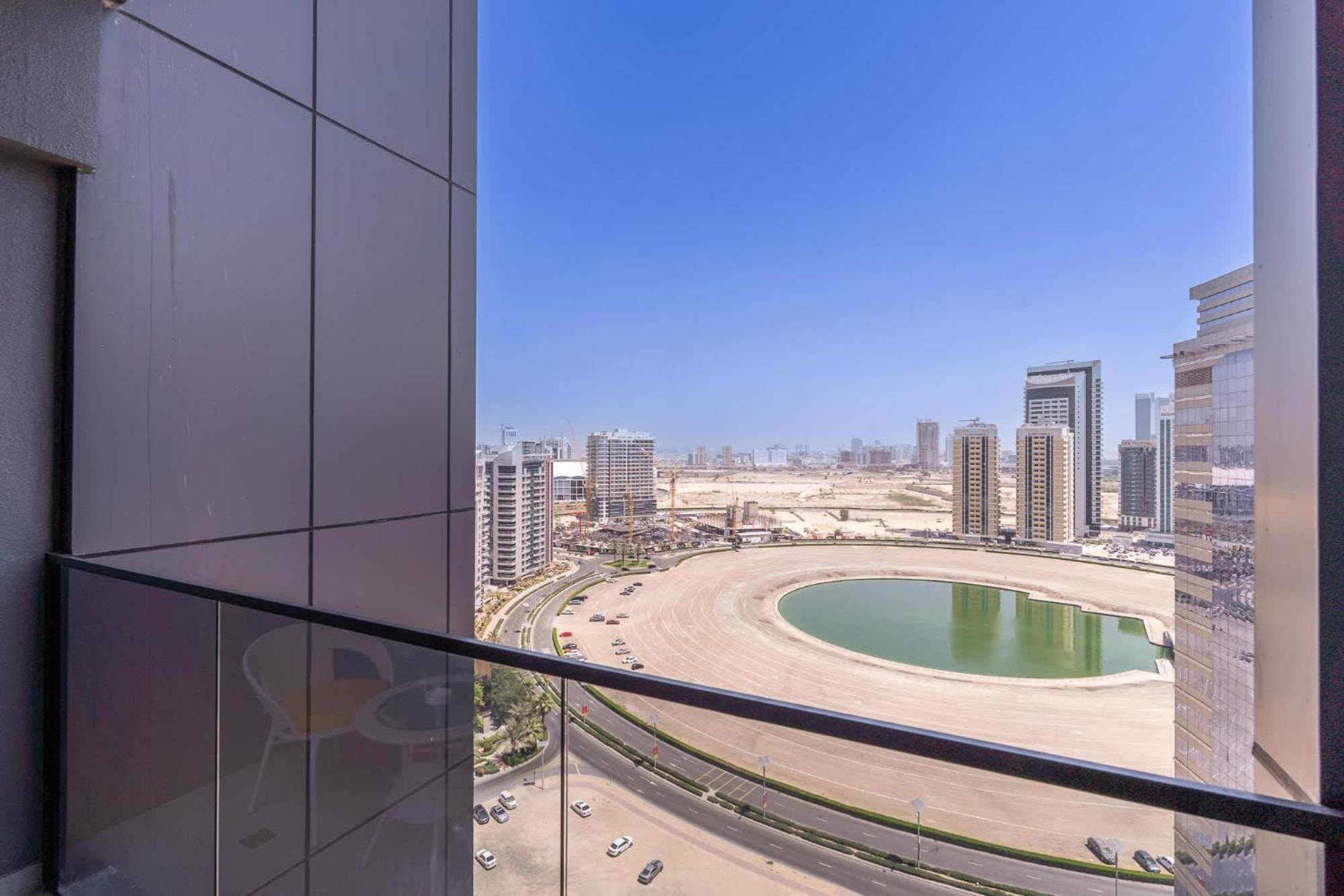 Stylish 1-bedroom Retreat In Amal Tower Sports * Dubai