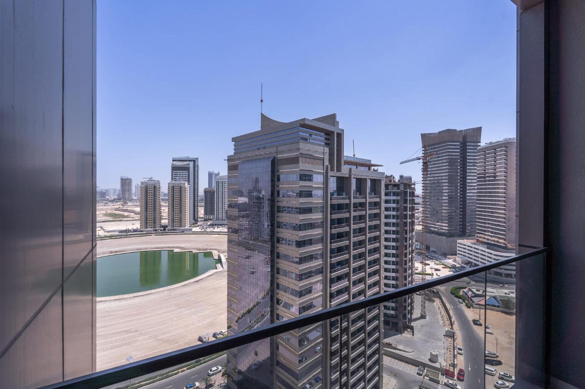 Apartment Stylish 1-bedroom Retreat In Amal Tower Sports *