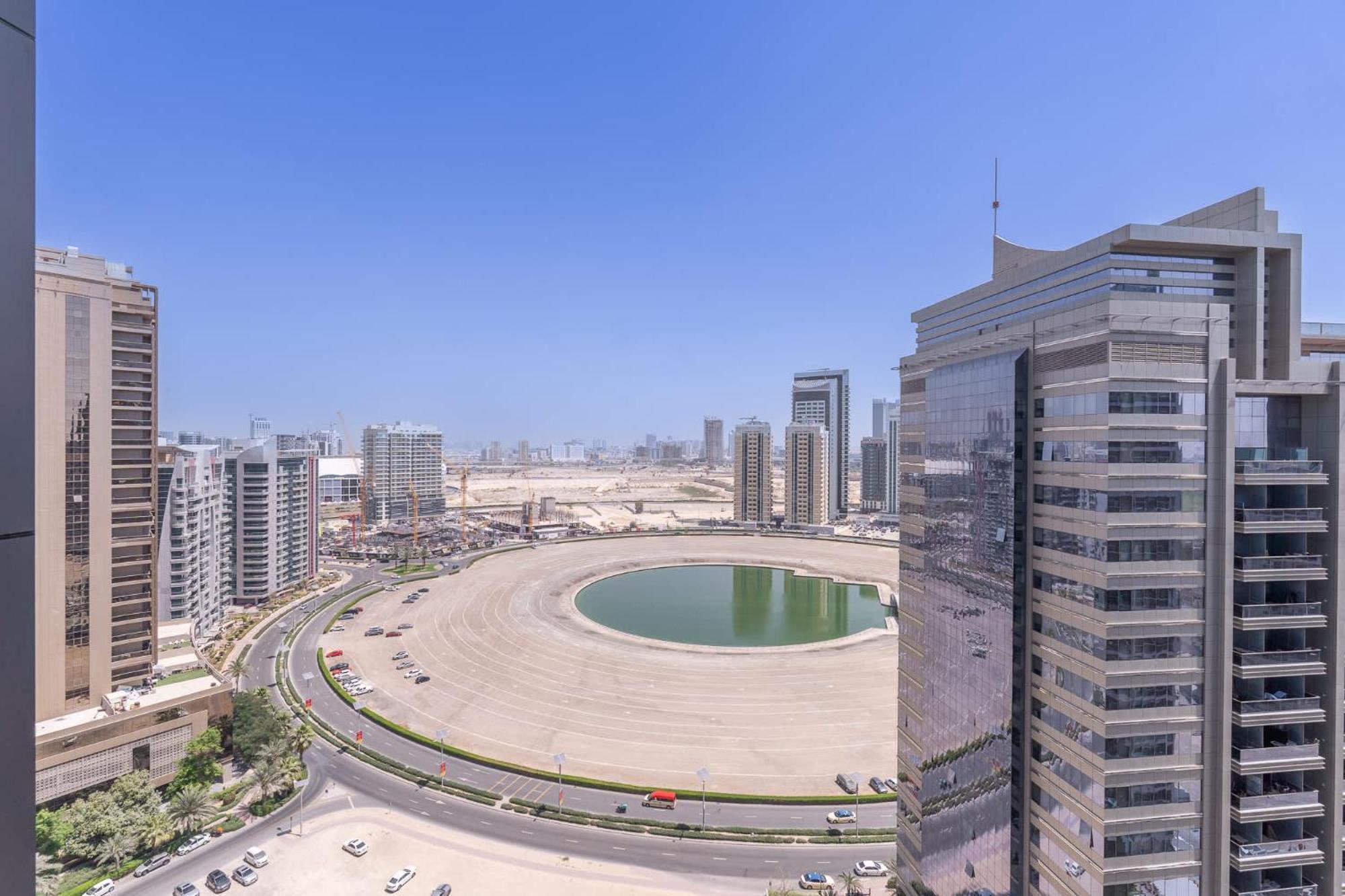 Stylish 1-bedroom Retreat In Amal Tower Sports Dubai