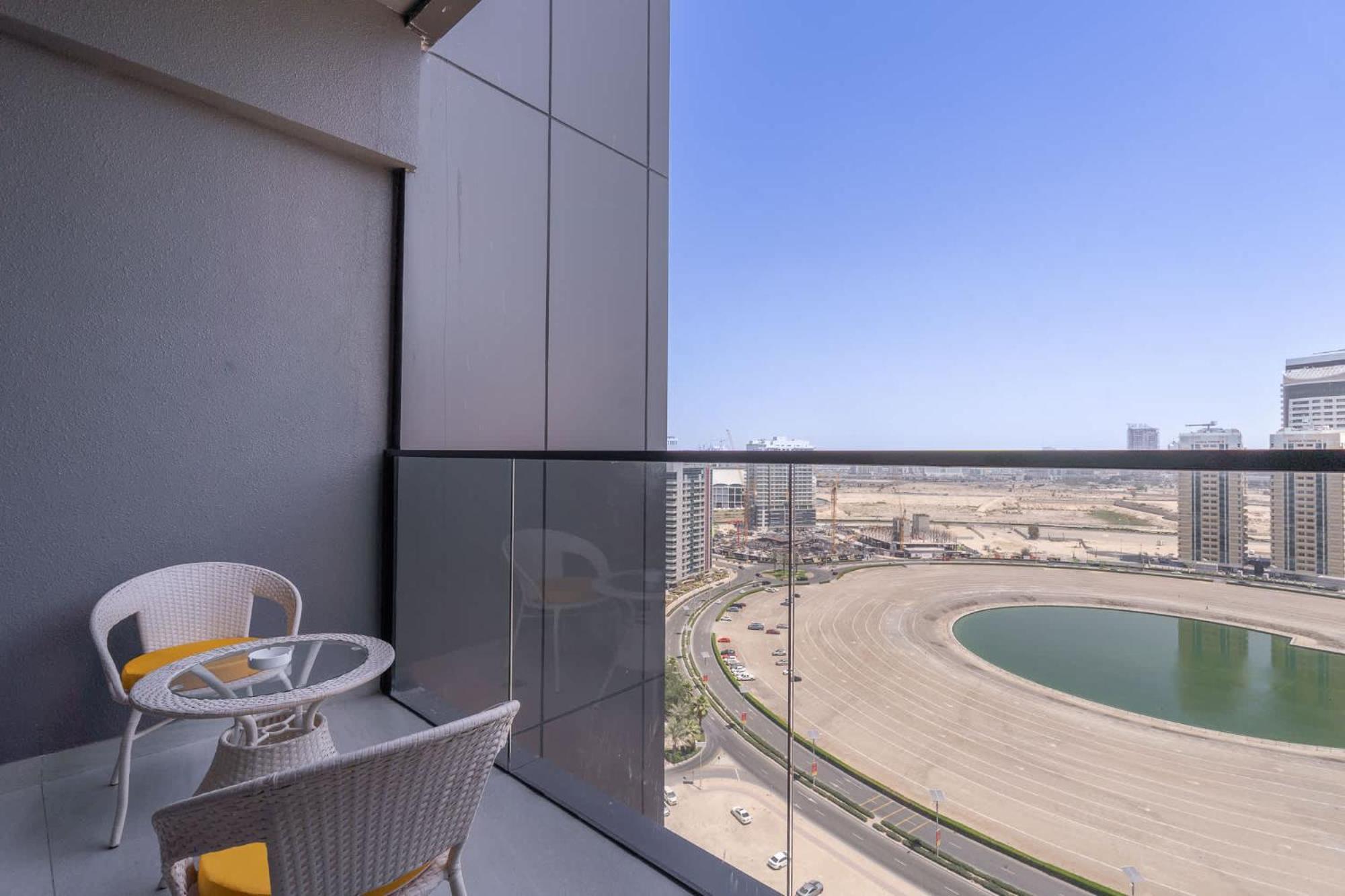 Stylish 1-bedroom Retreat In Amal Tower Sports Dubai