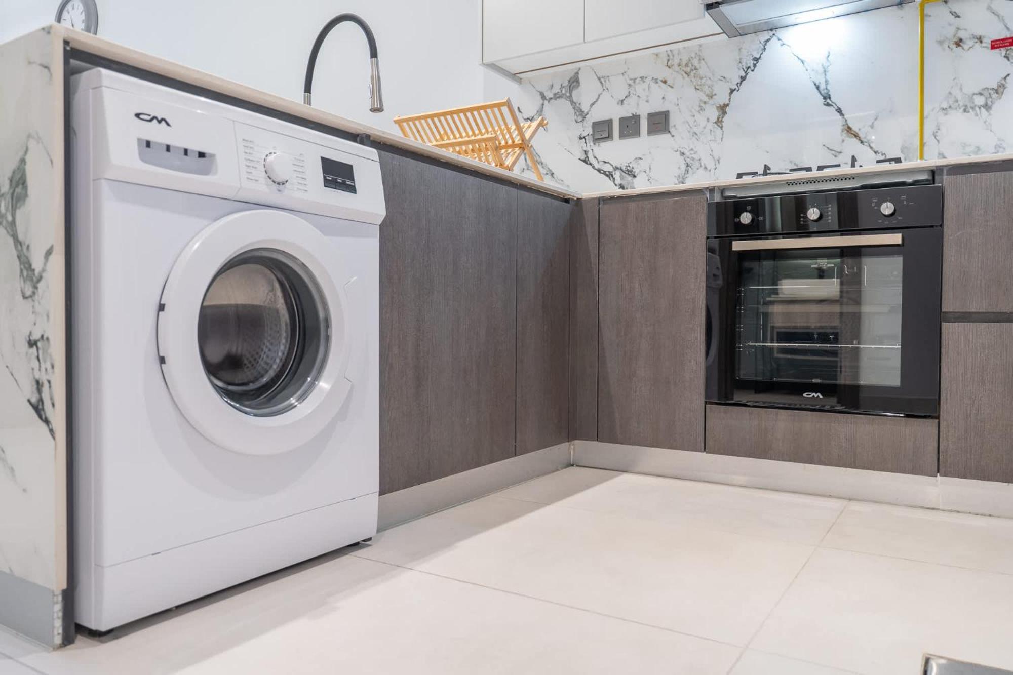 Apartment Stylish 1-bedroom Retreat In Amal Tower Sports *