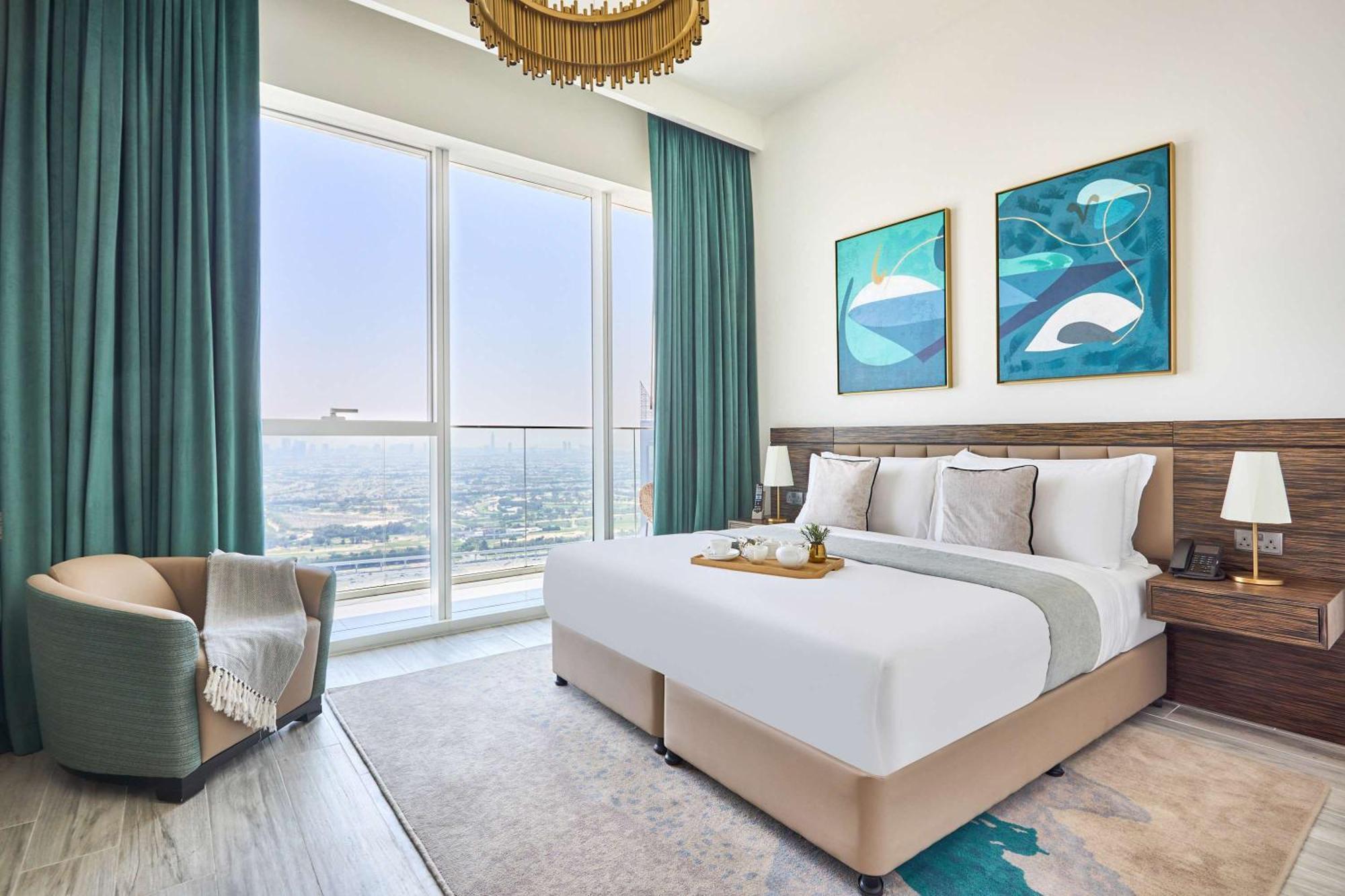 Frank Porter - Avani Palm View Apartment Dubai