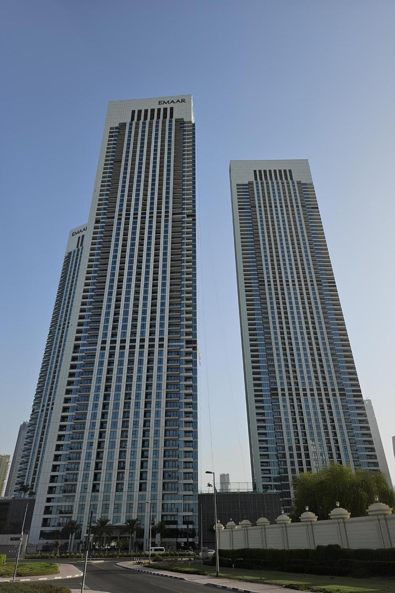 Apartment Burj Khalifa View, Luxury Two-bedroom Residence, Playstation 5, Swimming Pool And Fitness Center