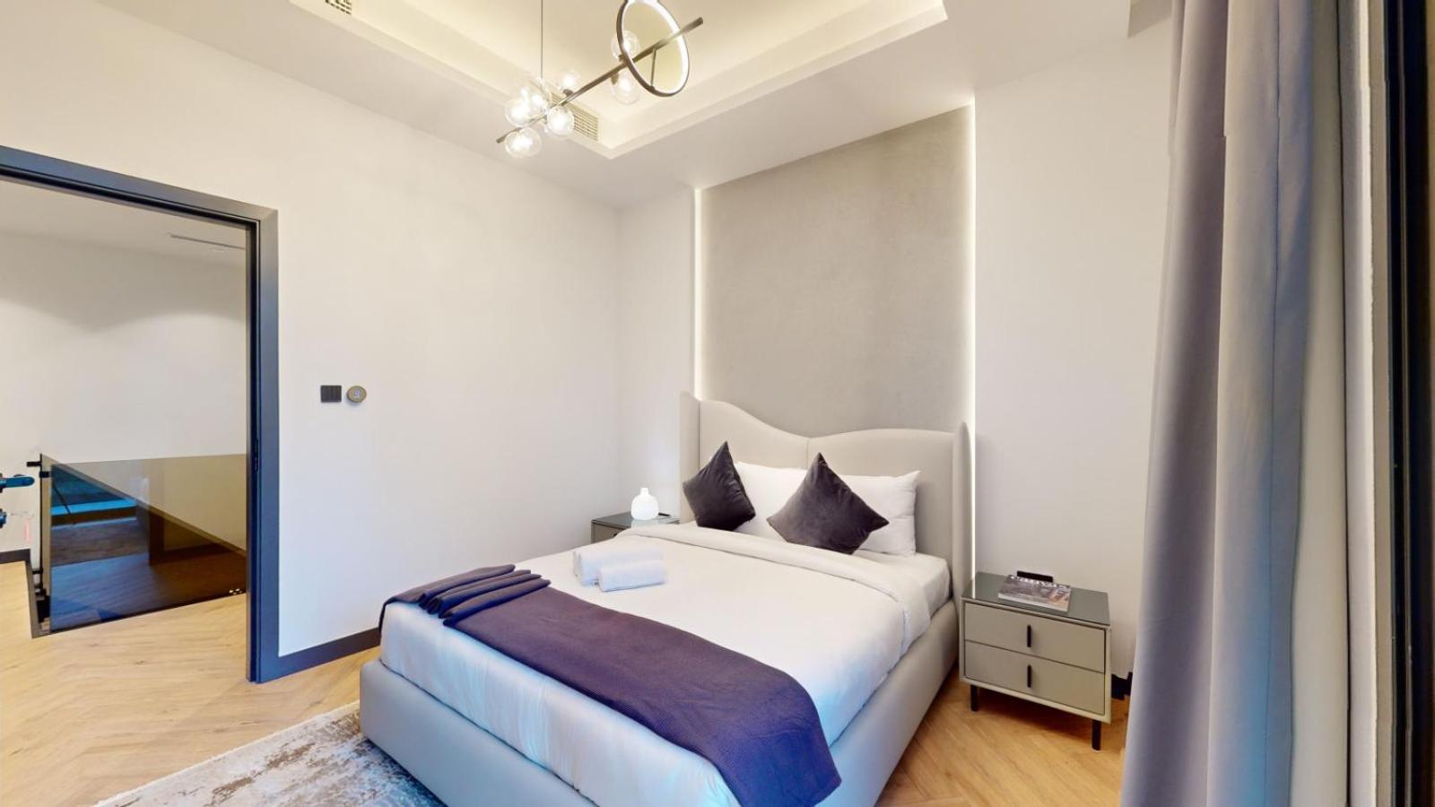 Azure - Magnificent Three Bed In Marina Apartment