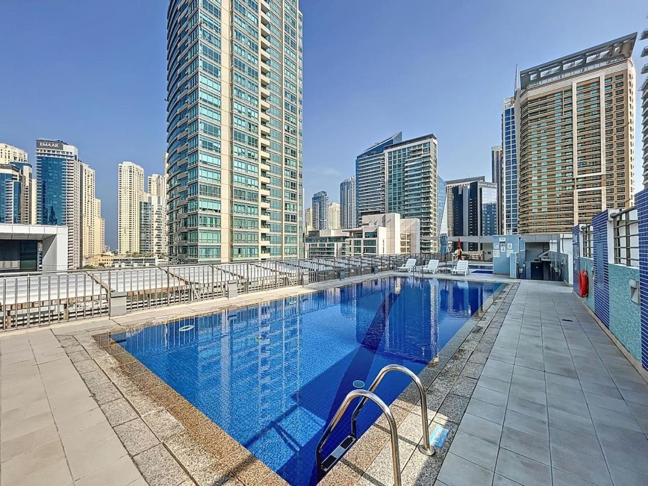 Azure - Magnificent Three Bed In Marina