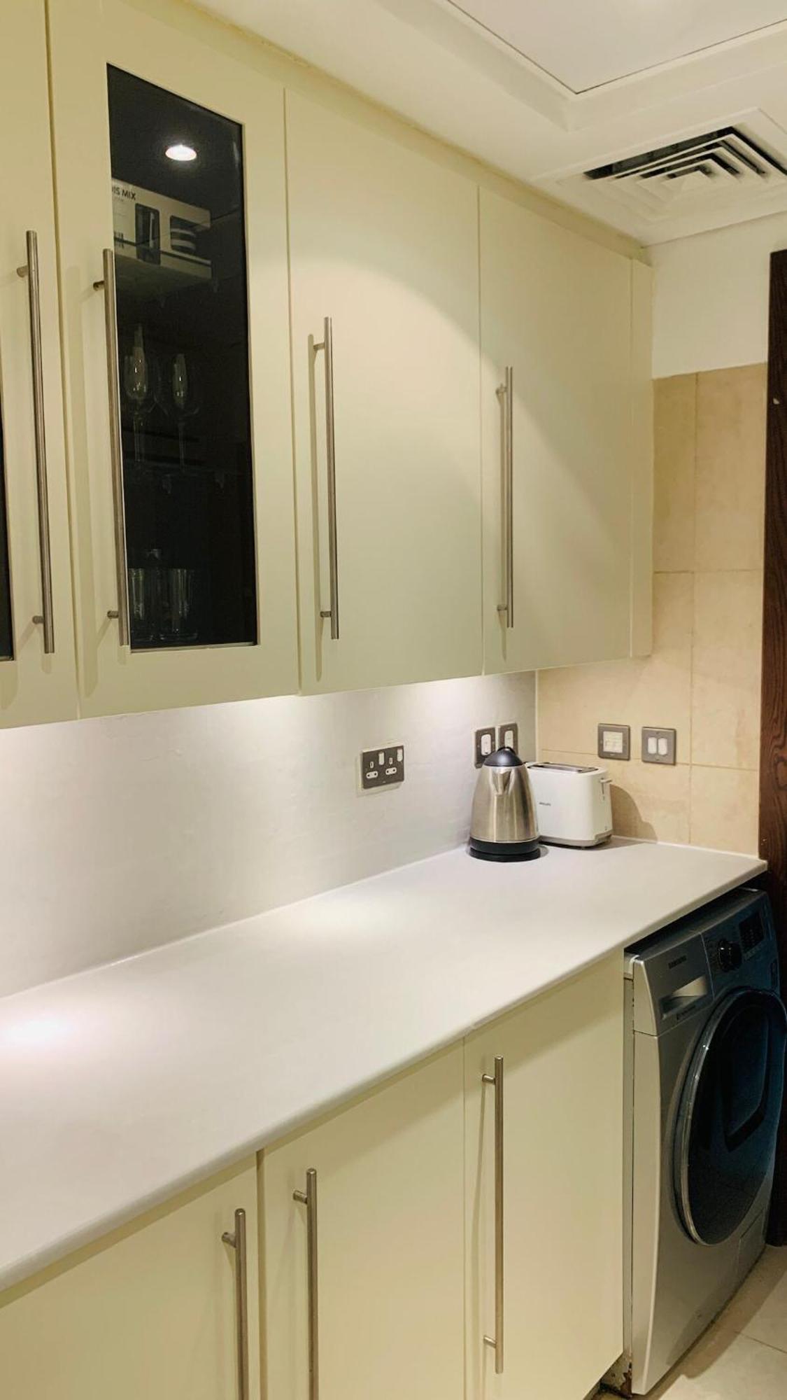 Downtown - Near Burj Khalifa - Free Parking Apartment Dubai